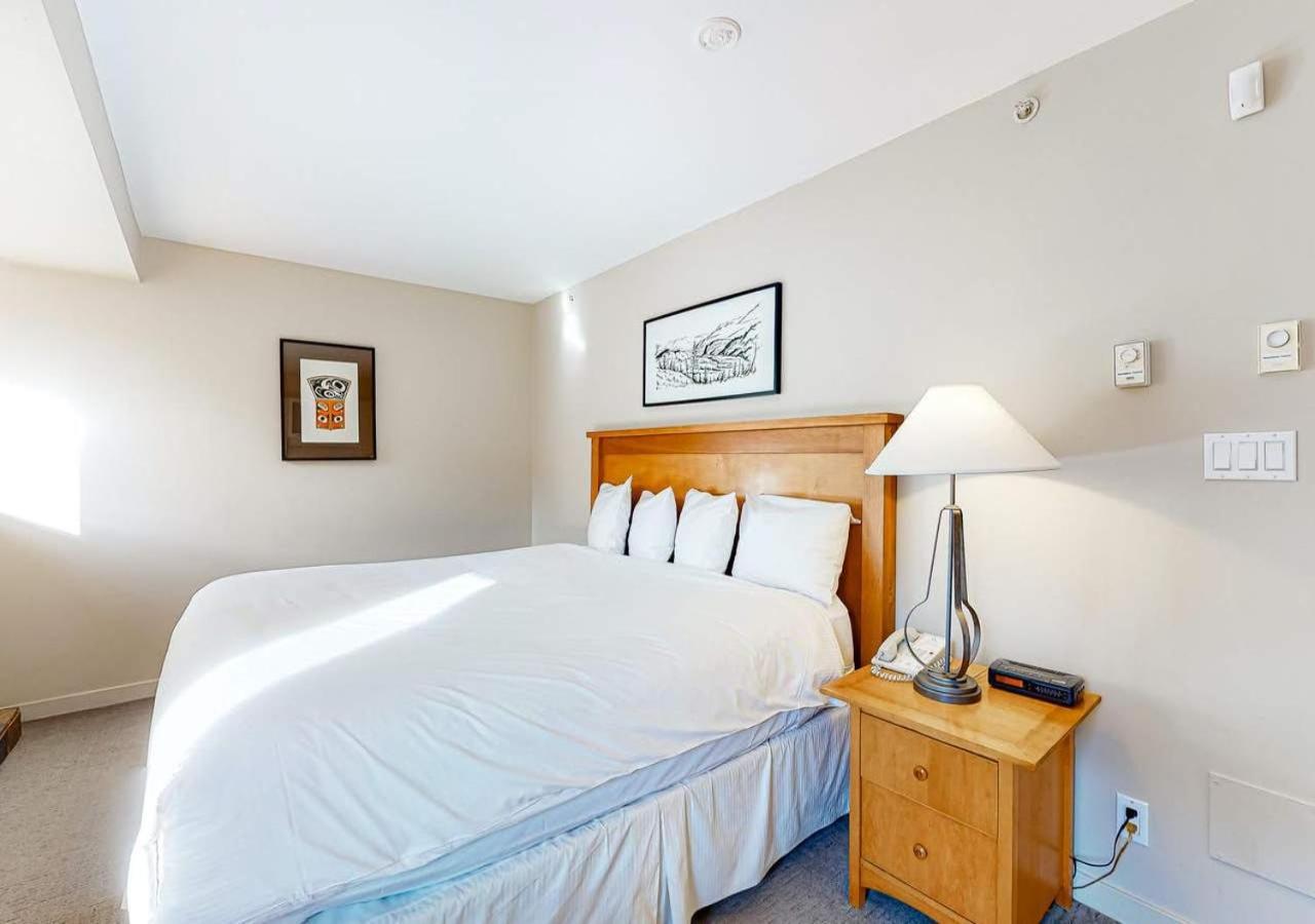 Whistler Peak Lodge by TS