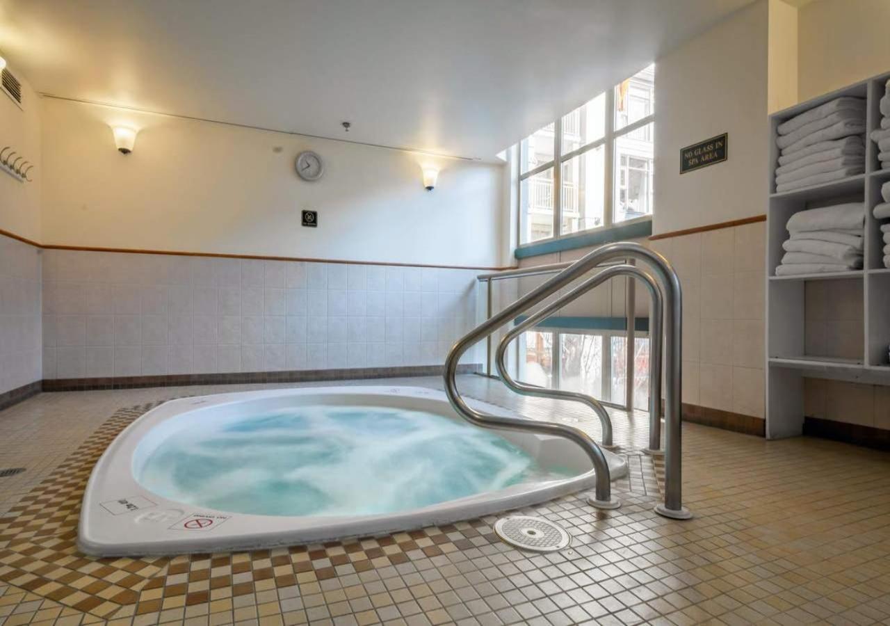 Whistler Peak Lodge by TS