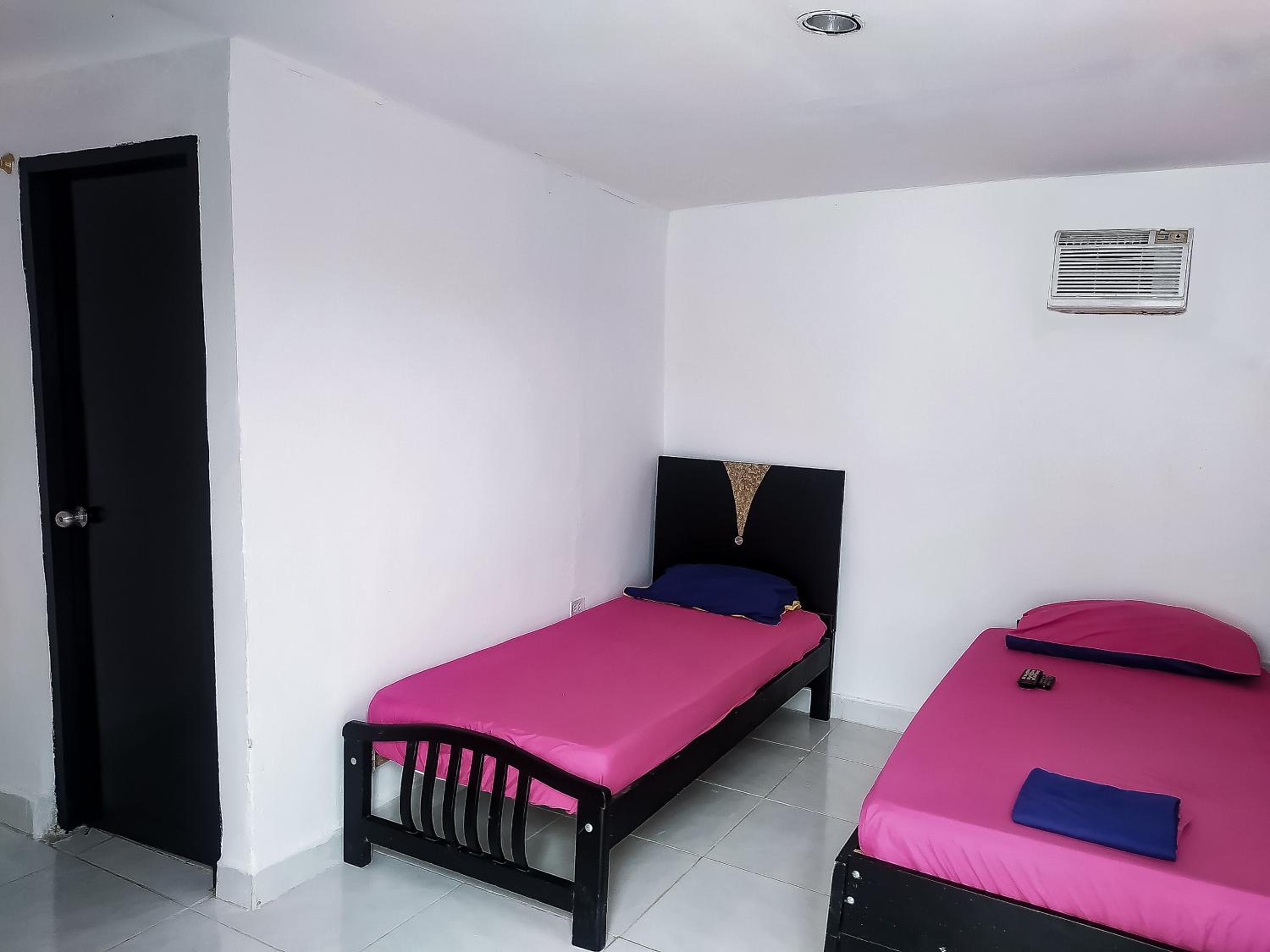 Hostal CQ Camarones