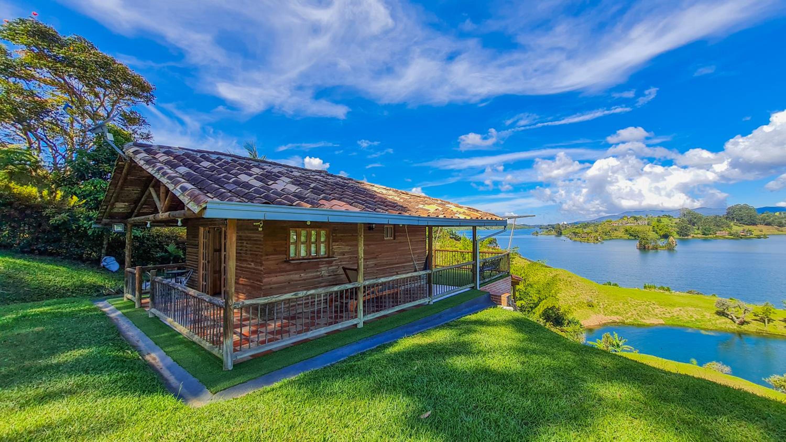 Loge Cabaña peñol-Guatape view 3