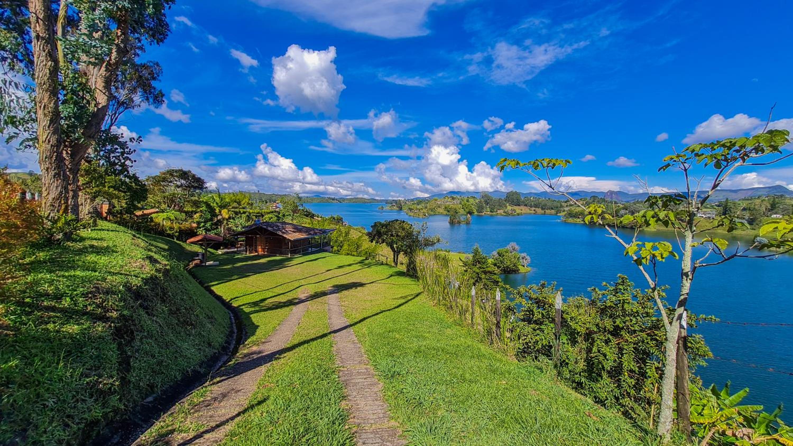 Loge Cabaña peñol-Guatape view 2