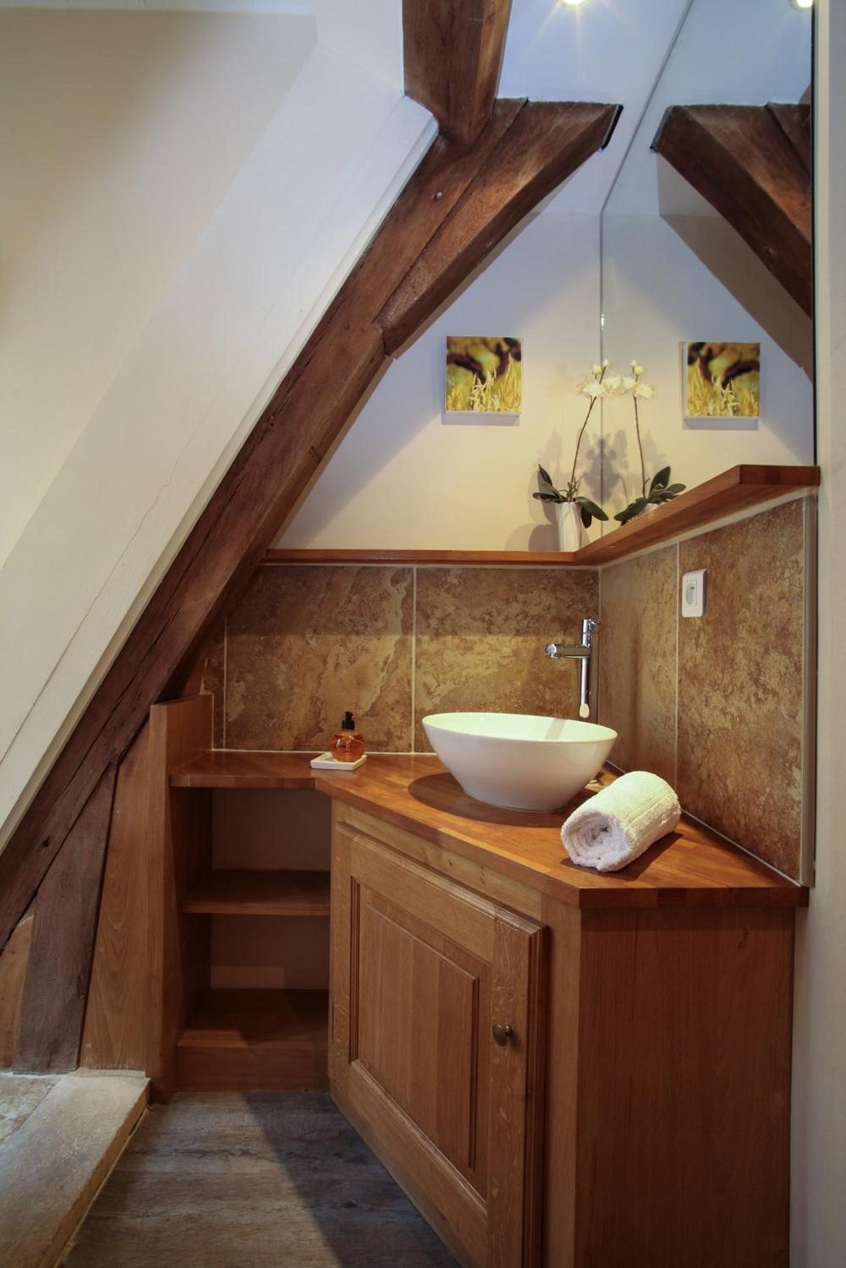 Le Grenier du Chapitre son loft avec les poutres et l'appartement une chambre sans les poutres, photo 27