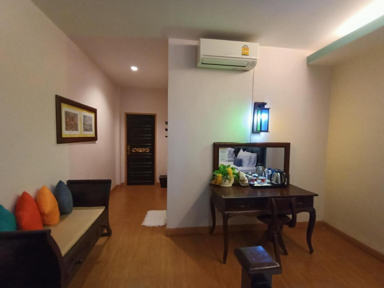 P.Paradise Hotel