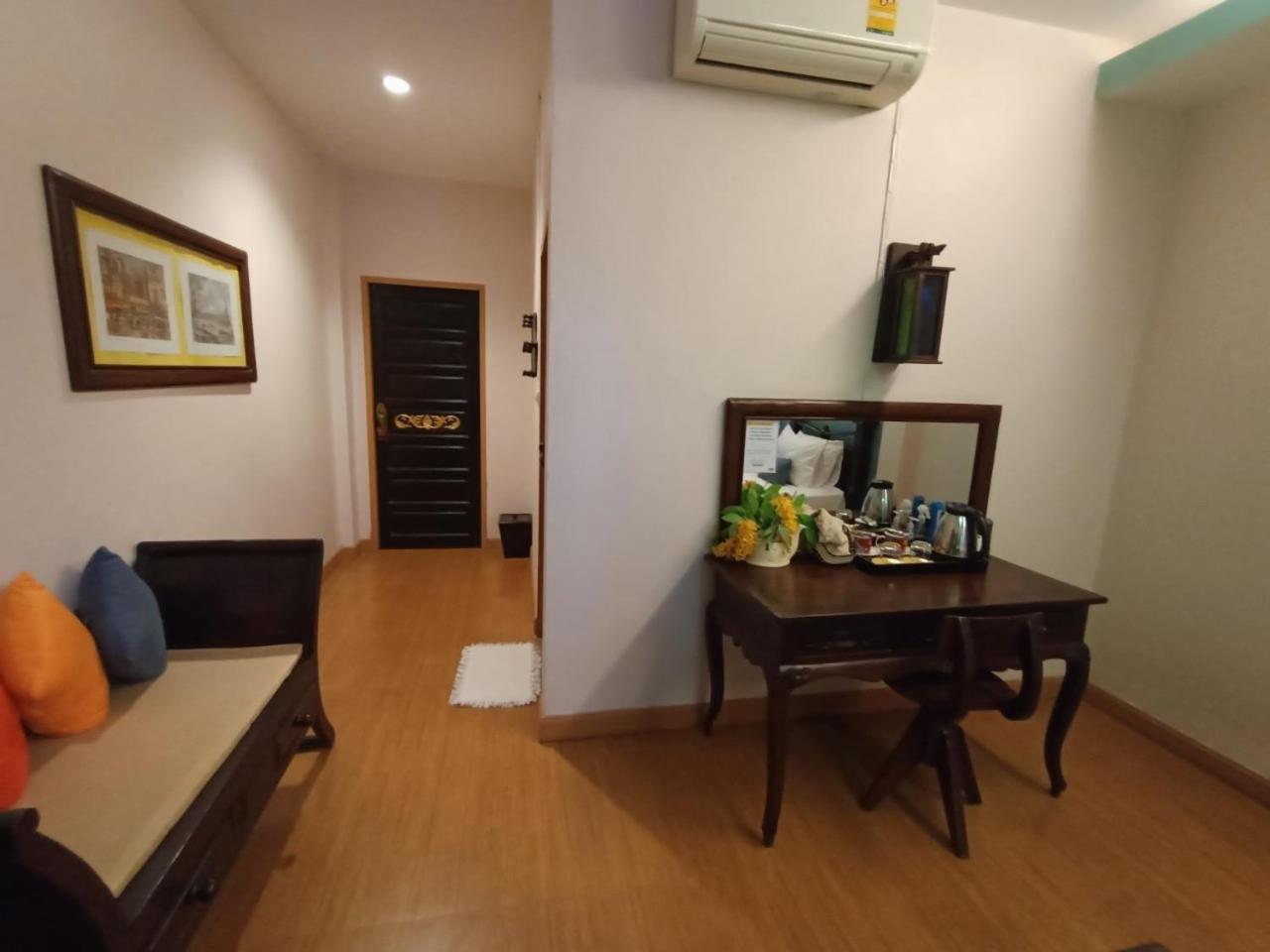 P.Paradise Hotel