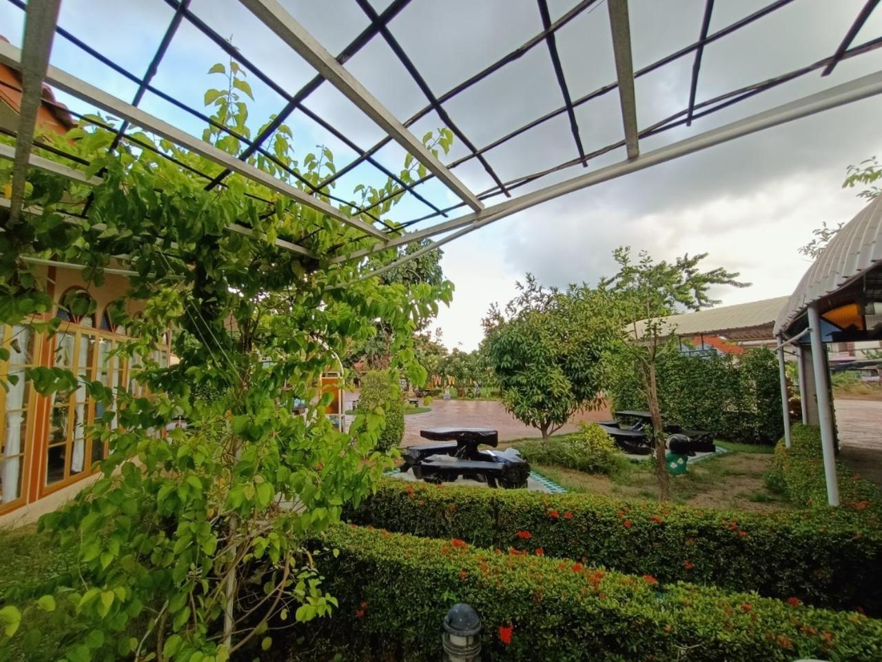 P.Paradise Hotel