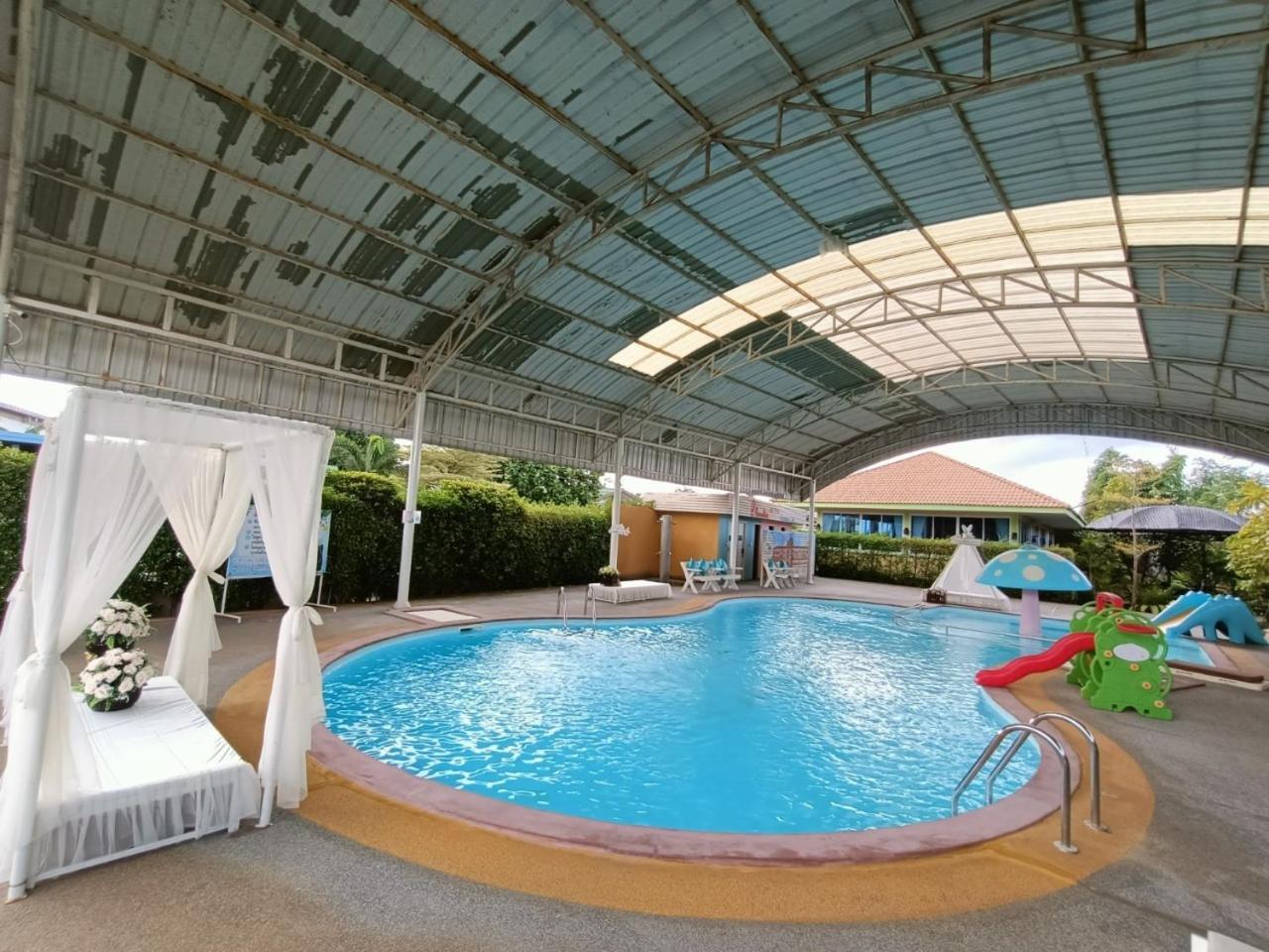 P.Paradise Hotel