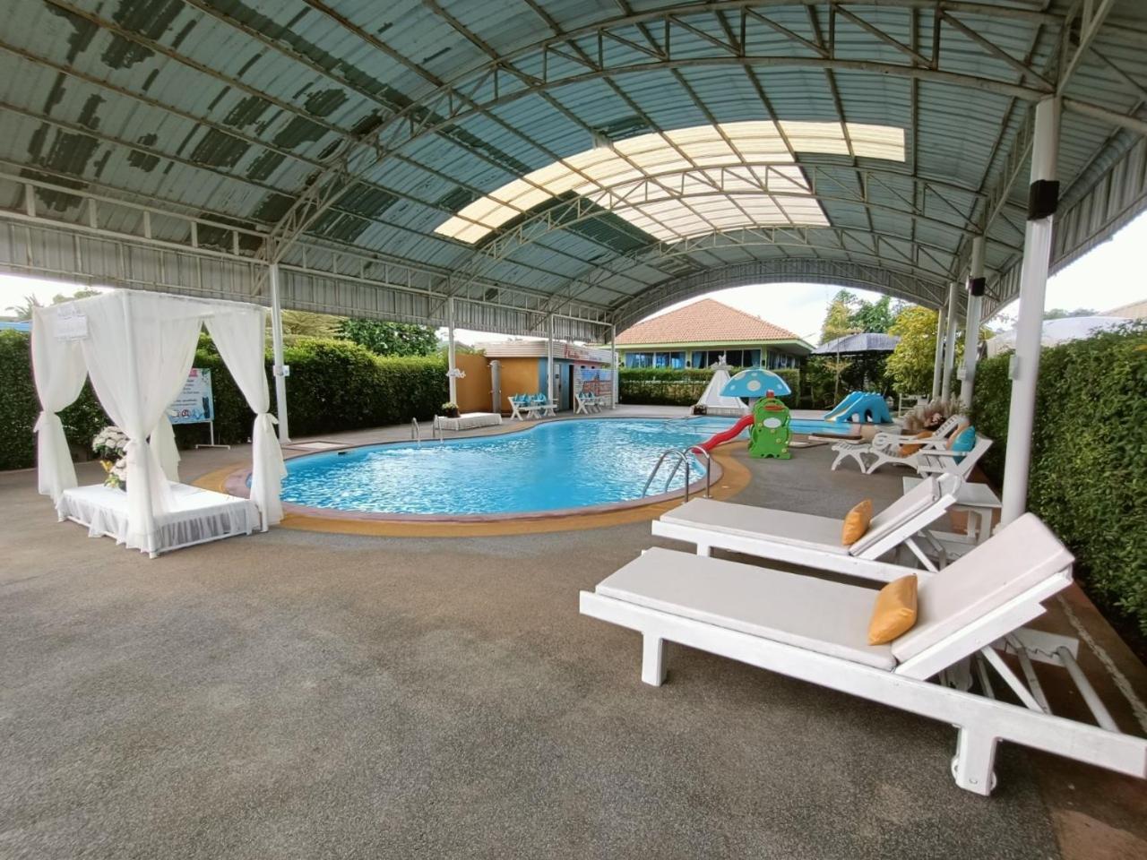 P.Paradise Hotel
