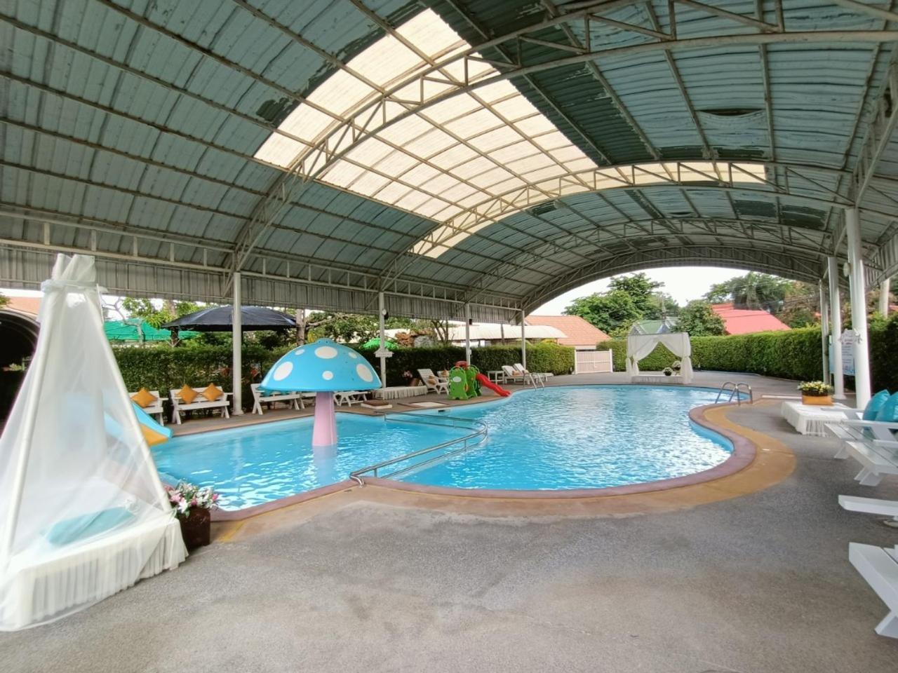 P.Paradise Hotel