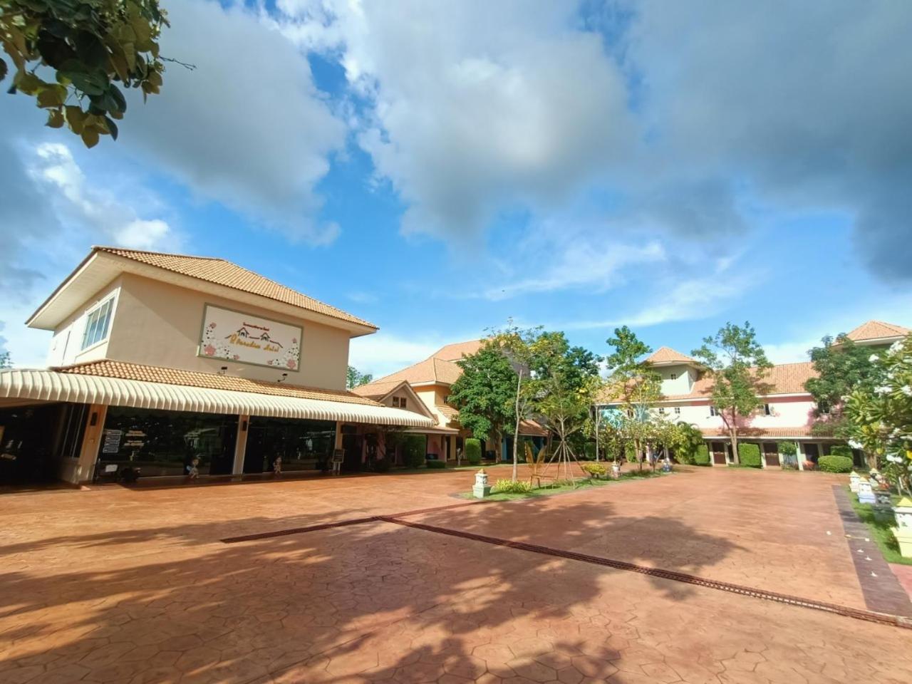 P.Paradise Hotel