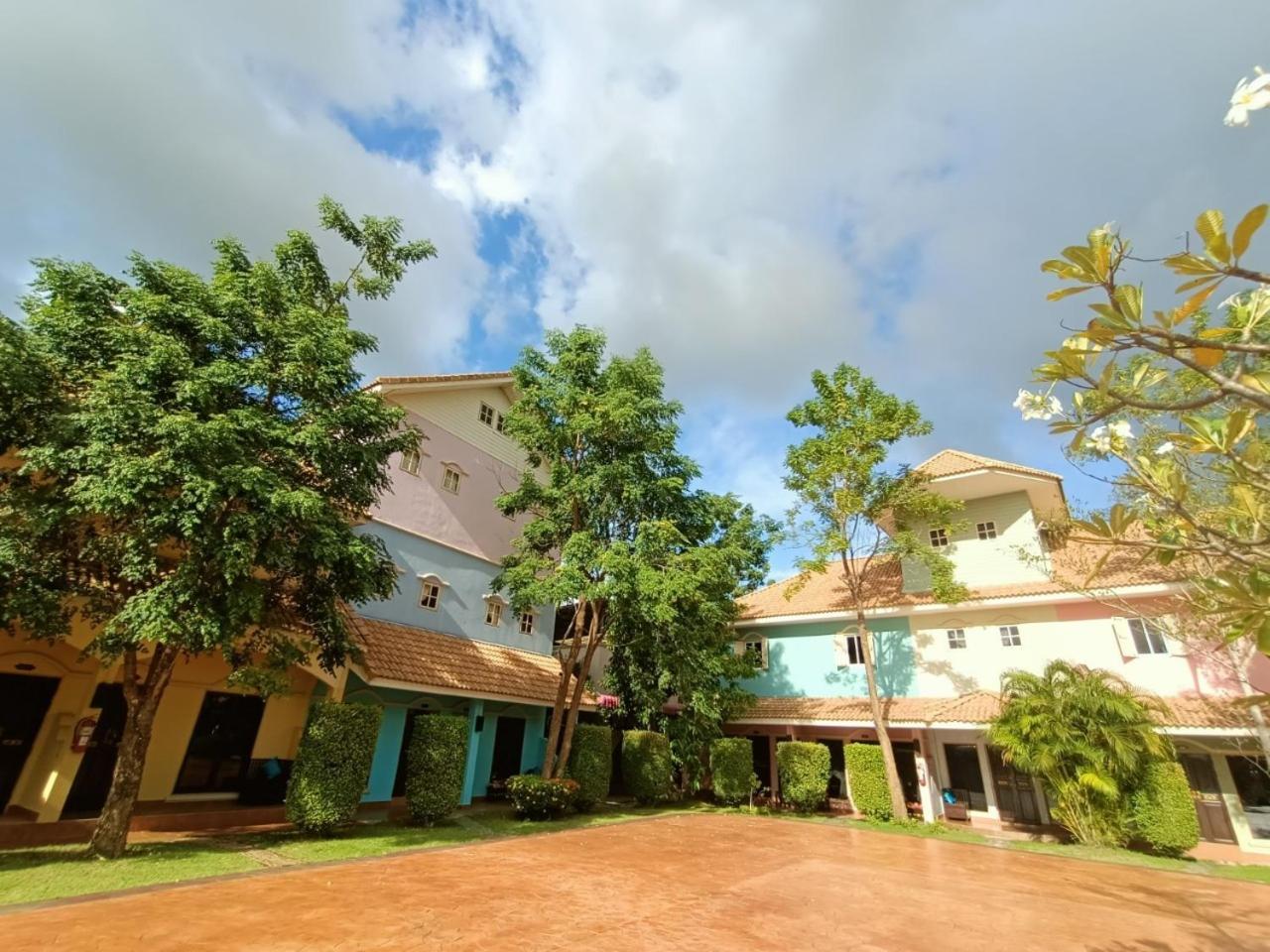 P.Paradise Hotel