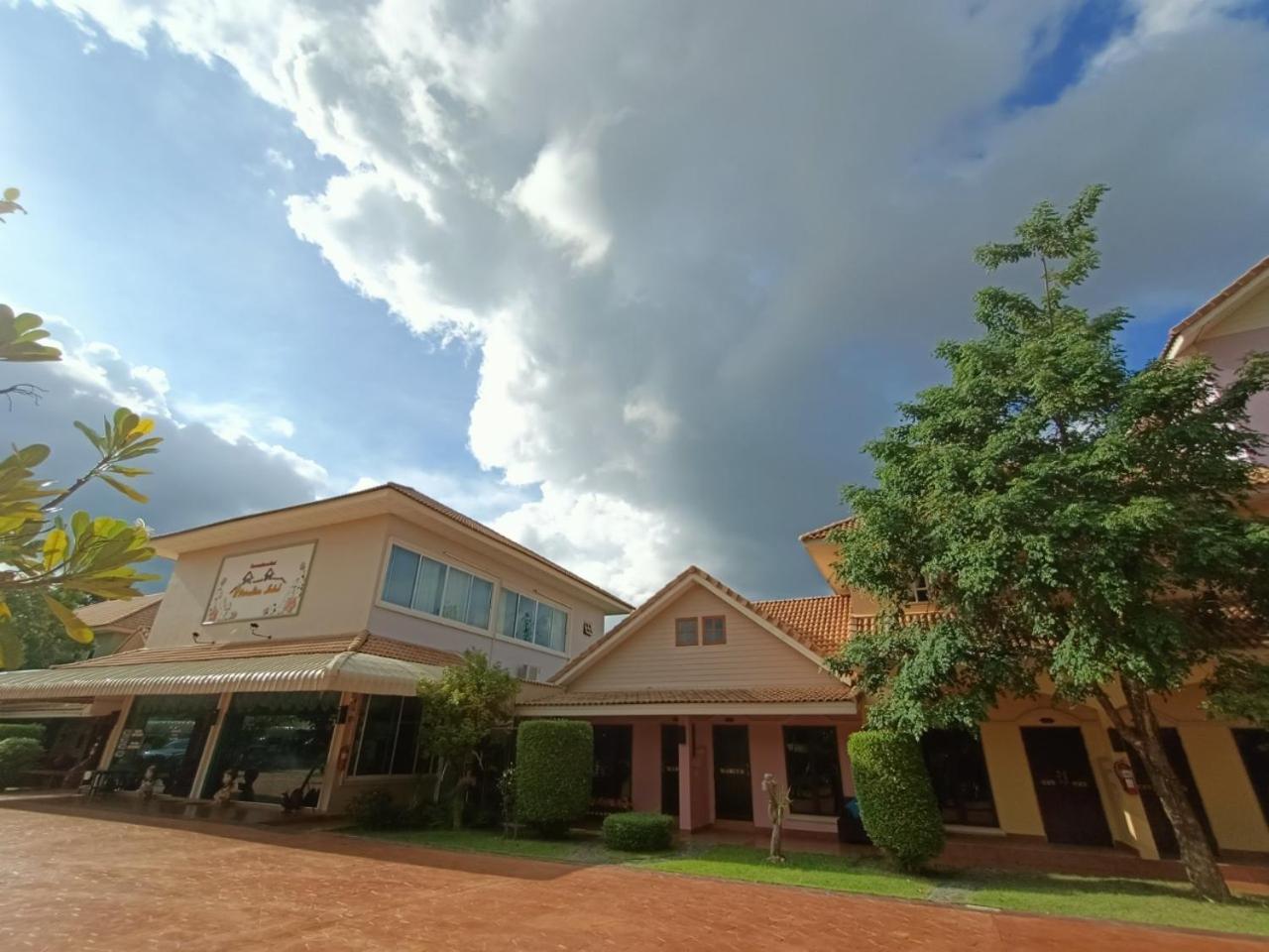 P.Paradise Hotel
