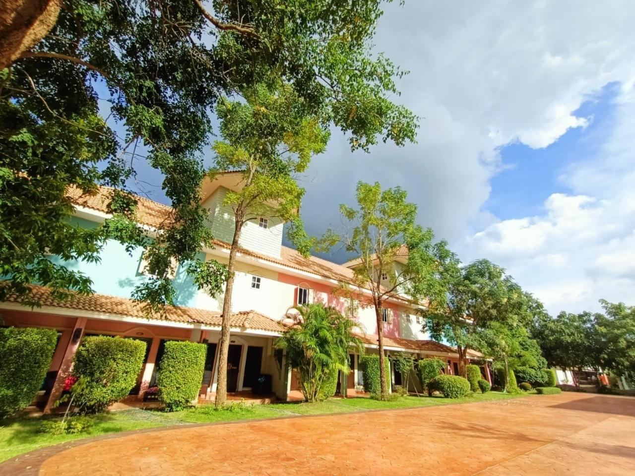 P.Paradise Hotel