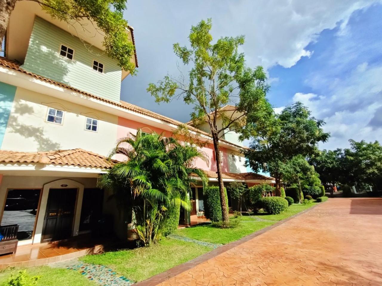 P.Paradise Hotel