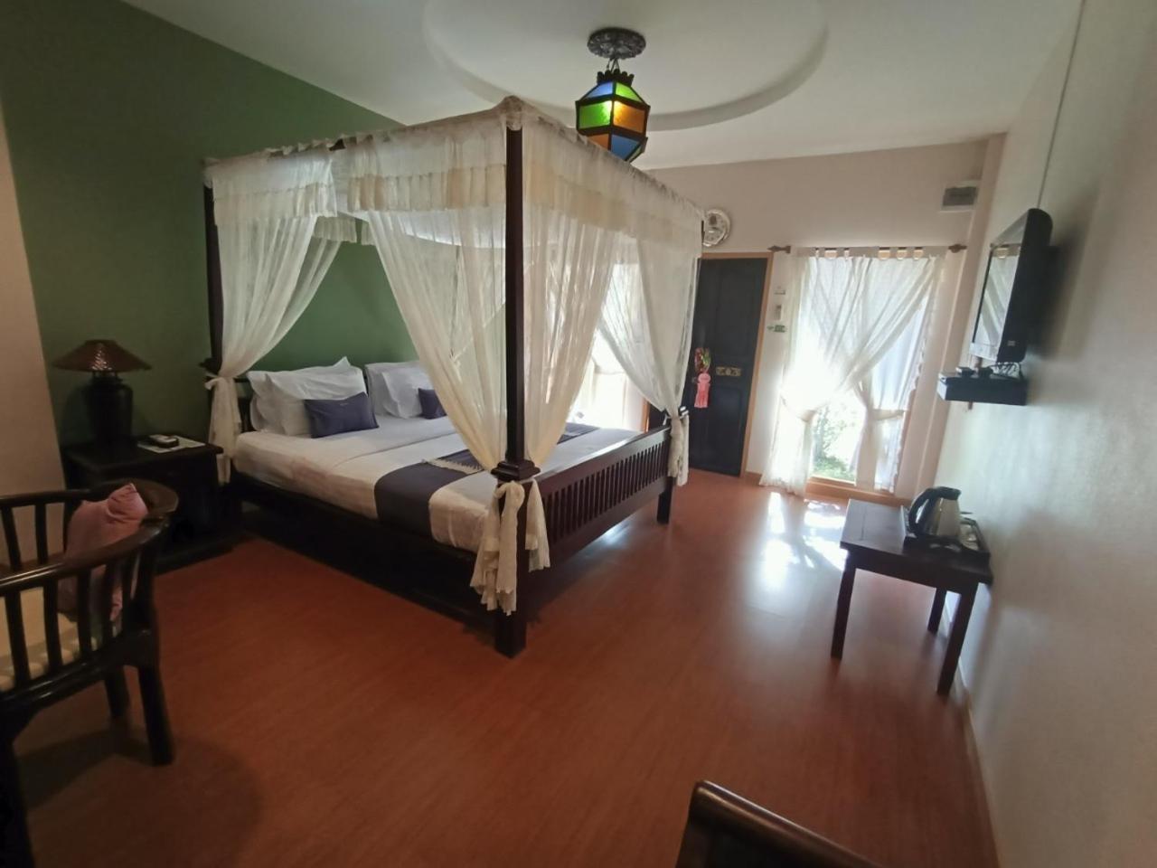P.Paradise Hotel