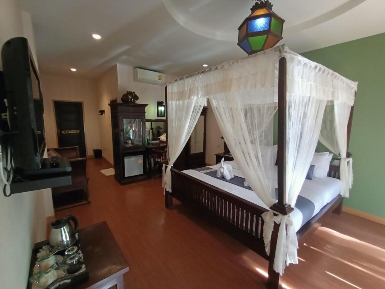 P.Paradise Hotel