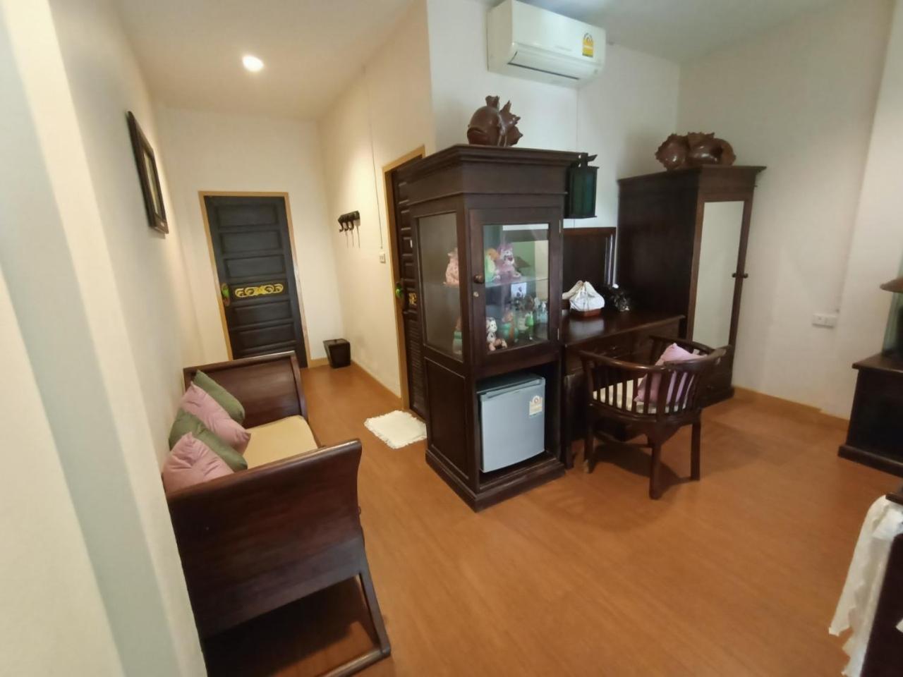 P.Paradise Hotel