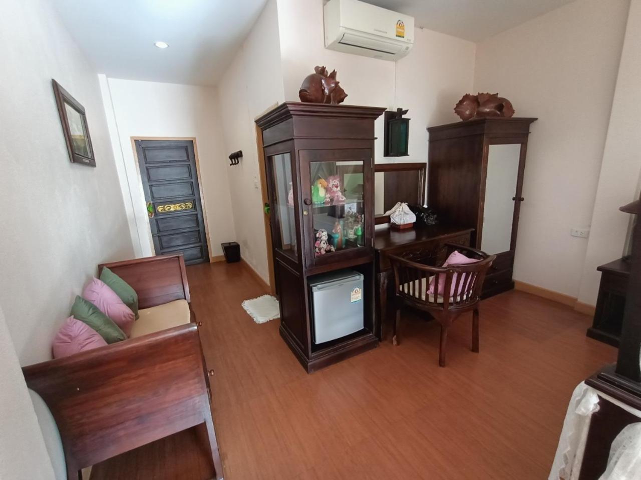 P.Paradise Hotel