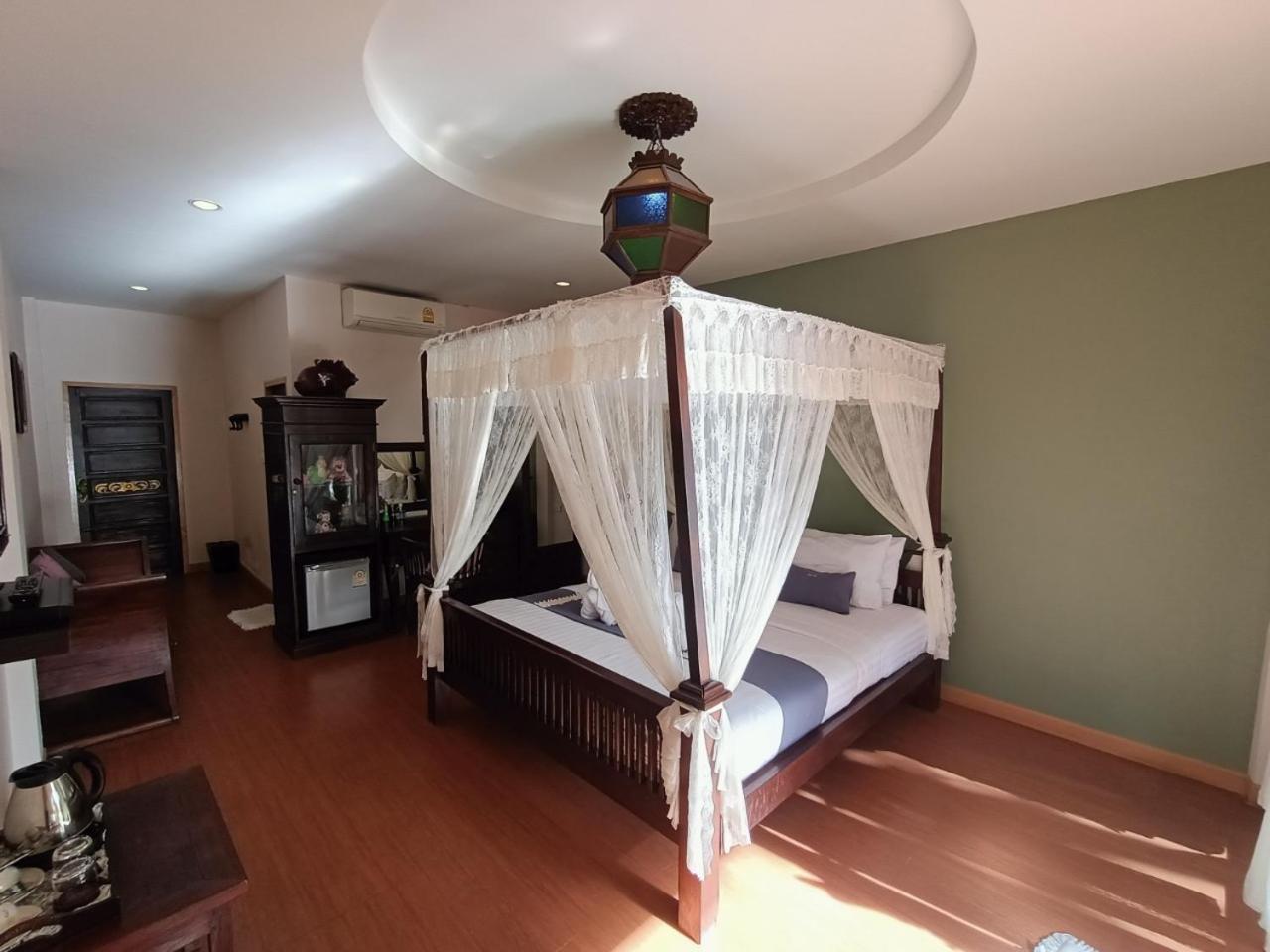 P.Paradise Hotel