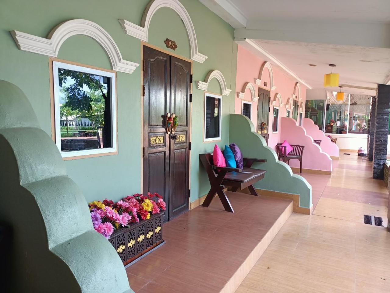 P.Paradise Hotel