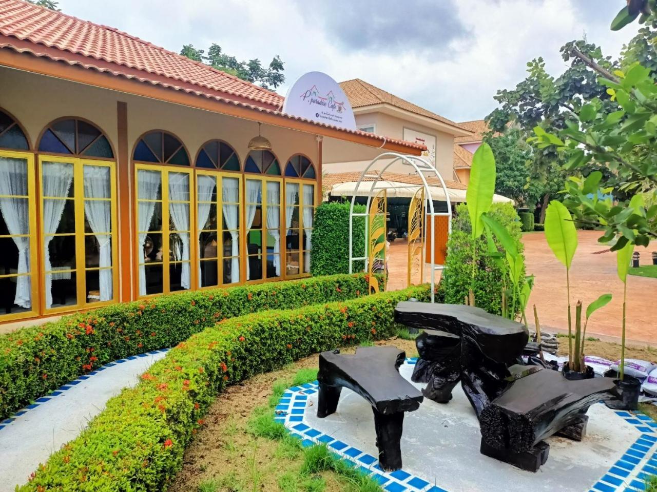 P.Paradise Hotel