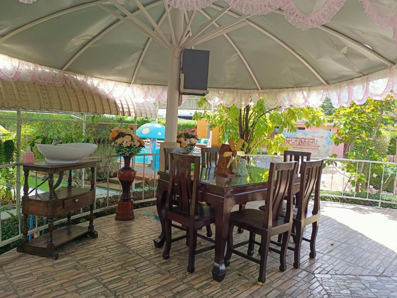 P.Paradise Hotel