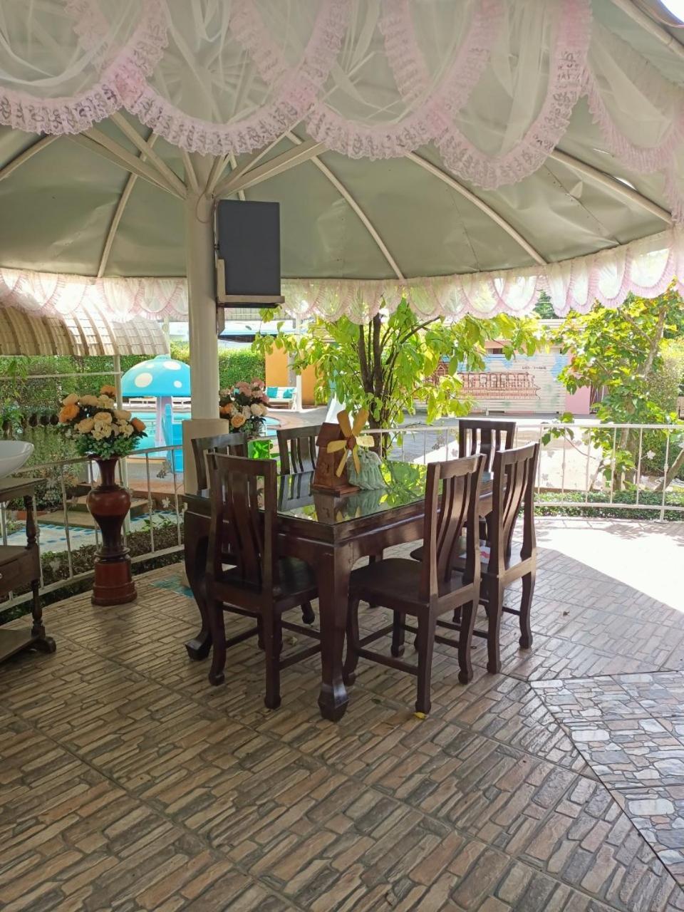 P.Paradise Hotel