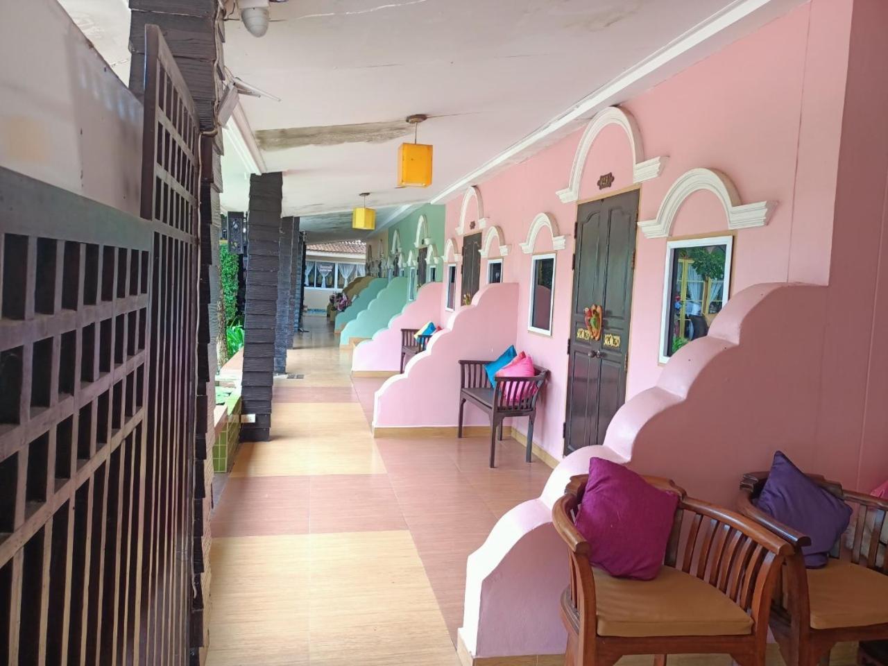 P.Paradise Hotel