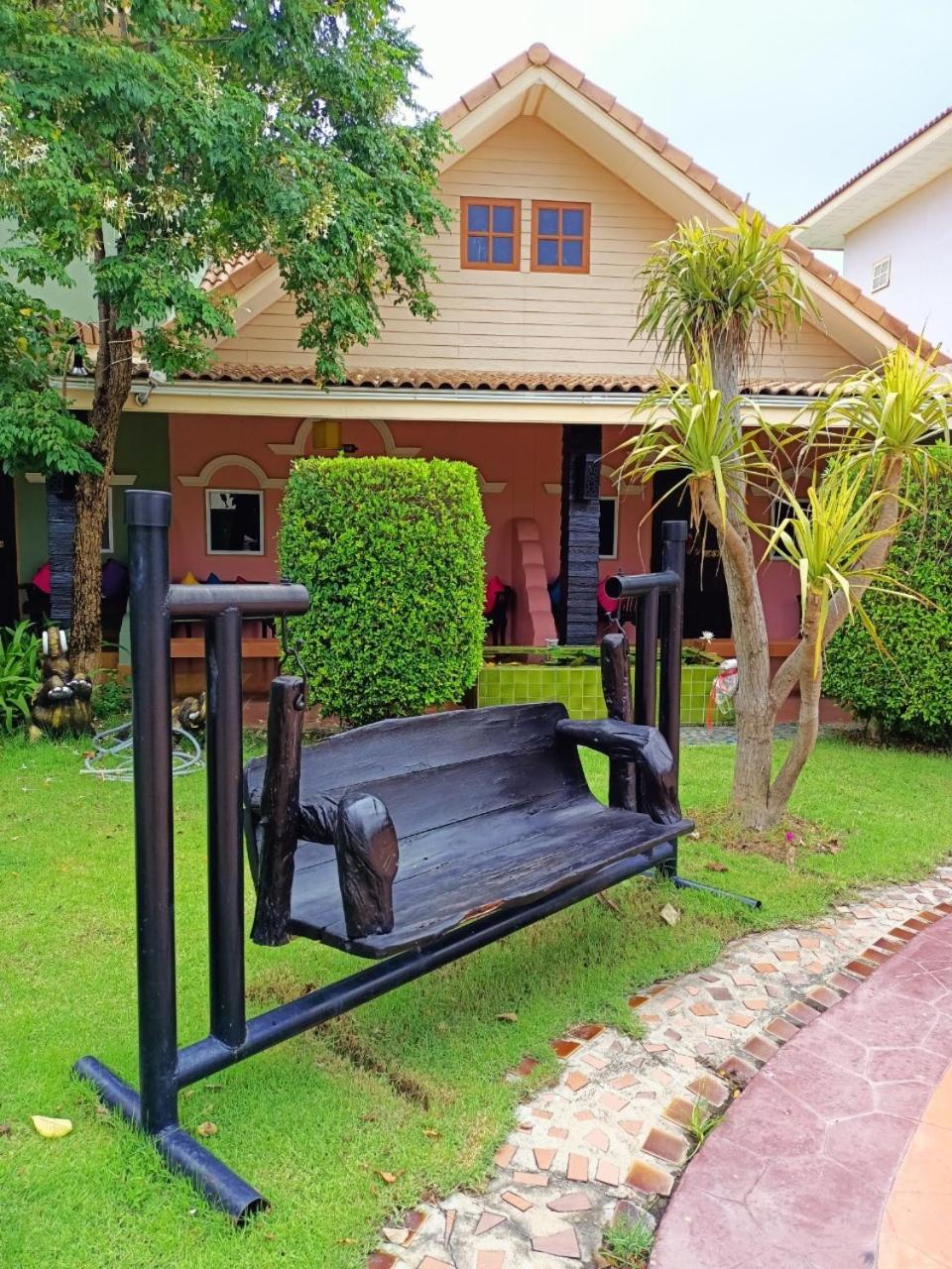 P.Paradise Hotel