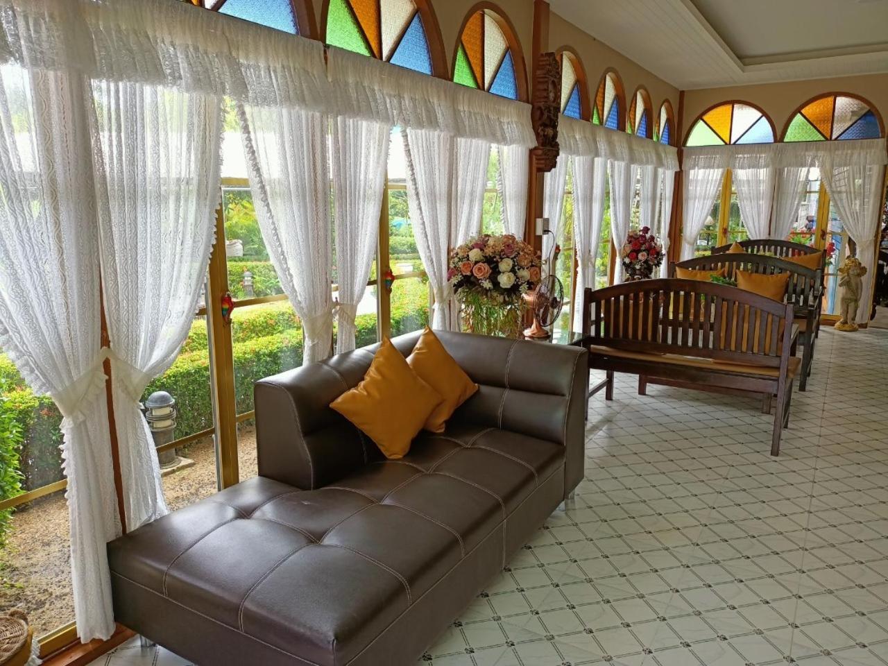 P.Paradise Hotel