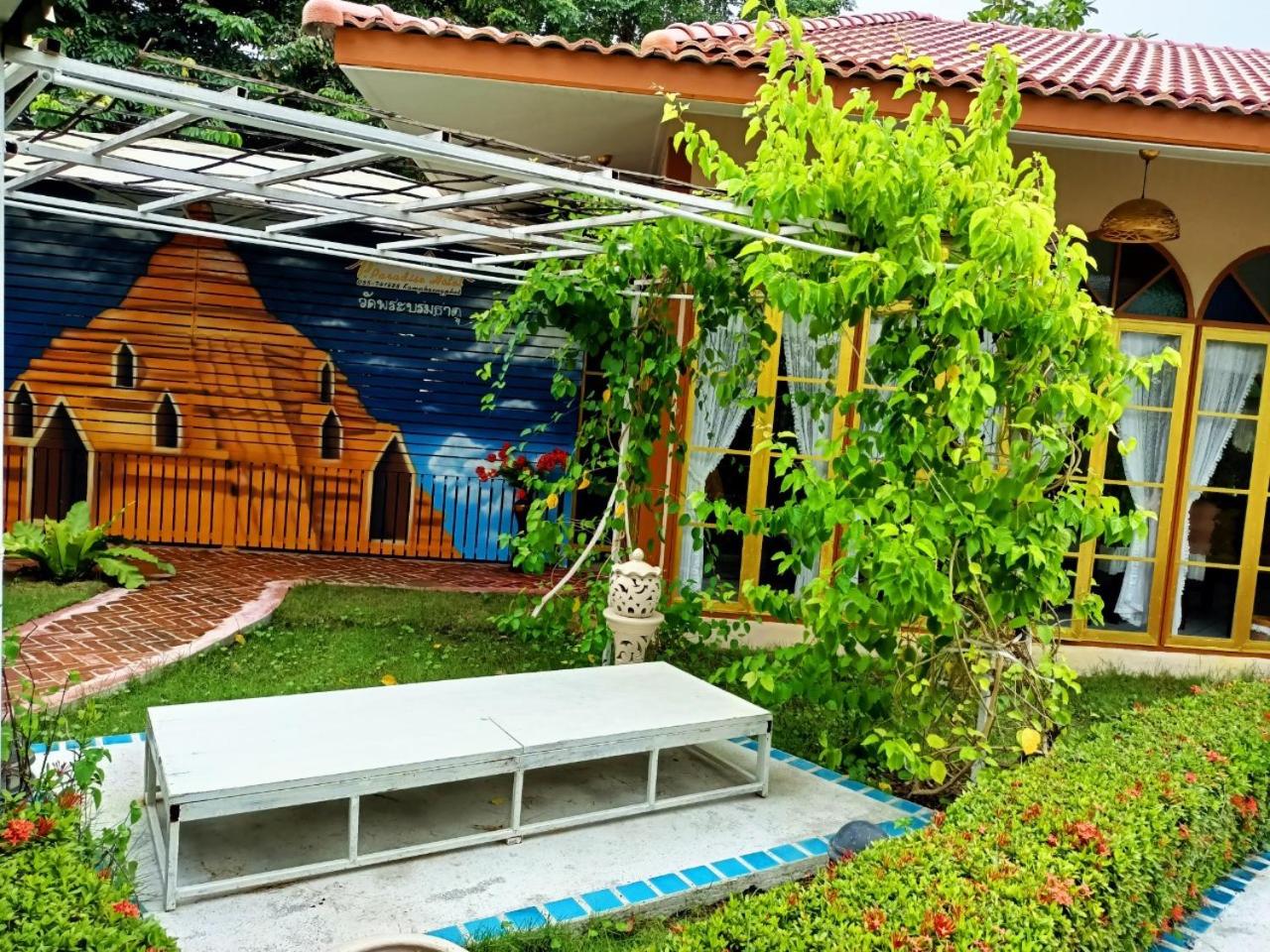 P.Paradise Hotel