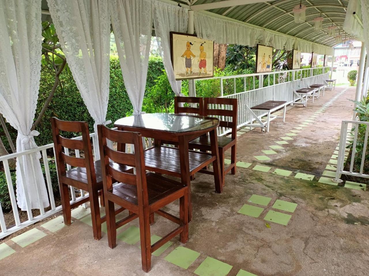 P.Paradise Hotel