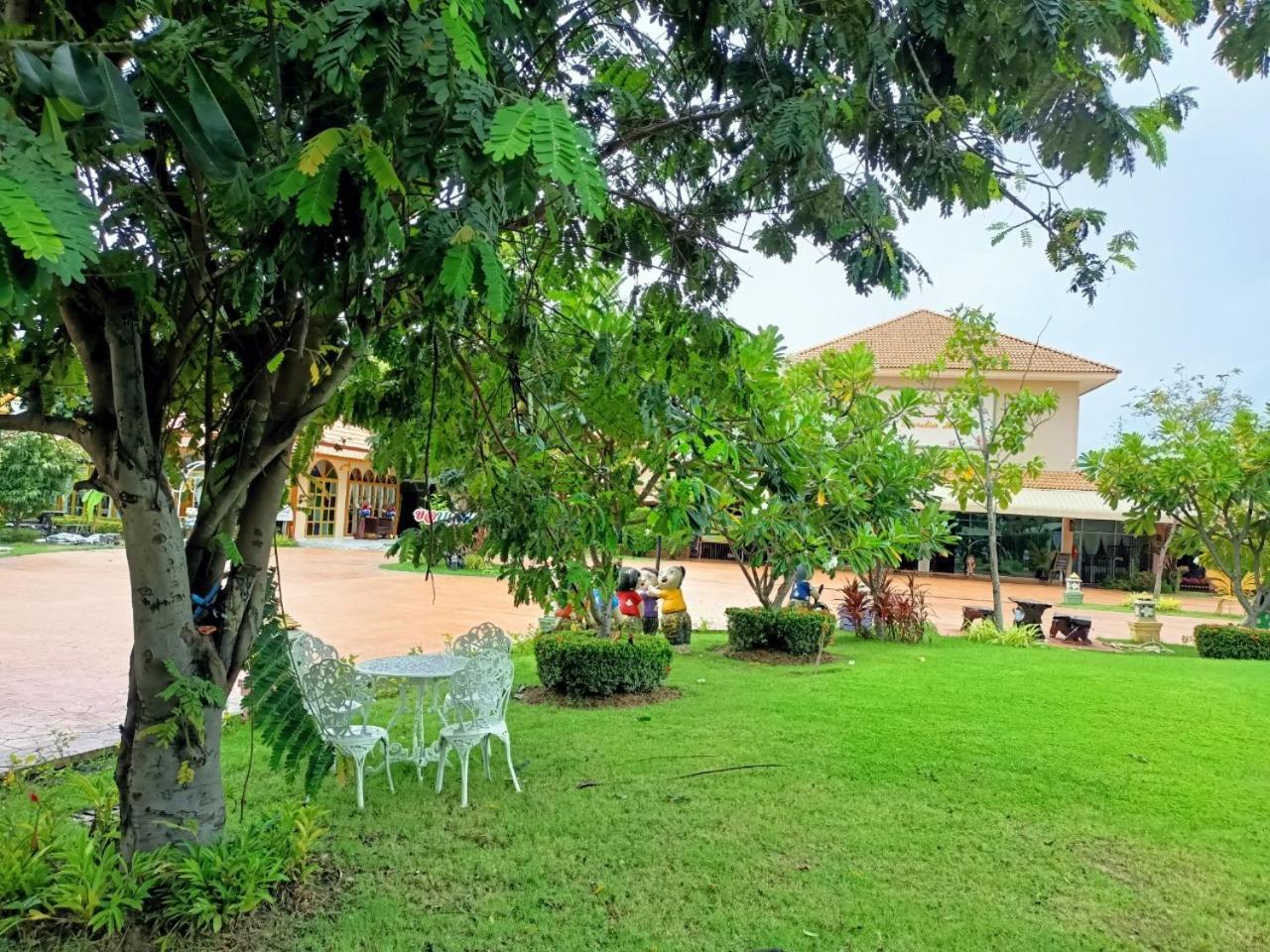 P.Paradise Hotel