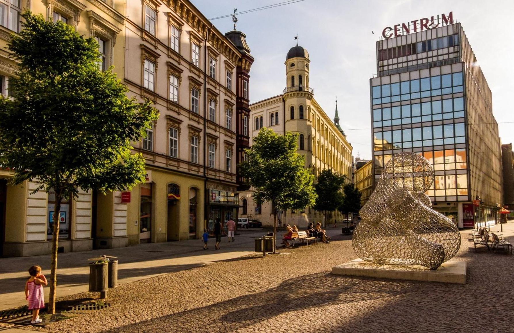 Hotel Luxury Oasis, Sauna, AC and Free Parking - Image 1