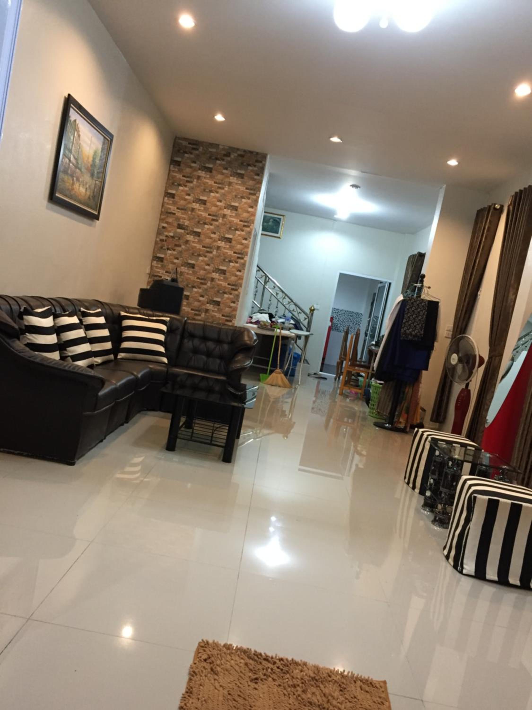 Apinsaya House
