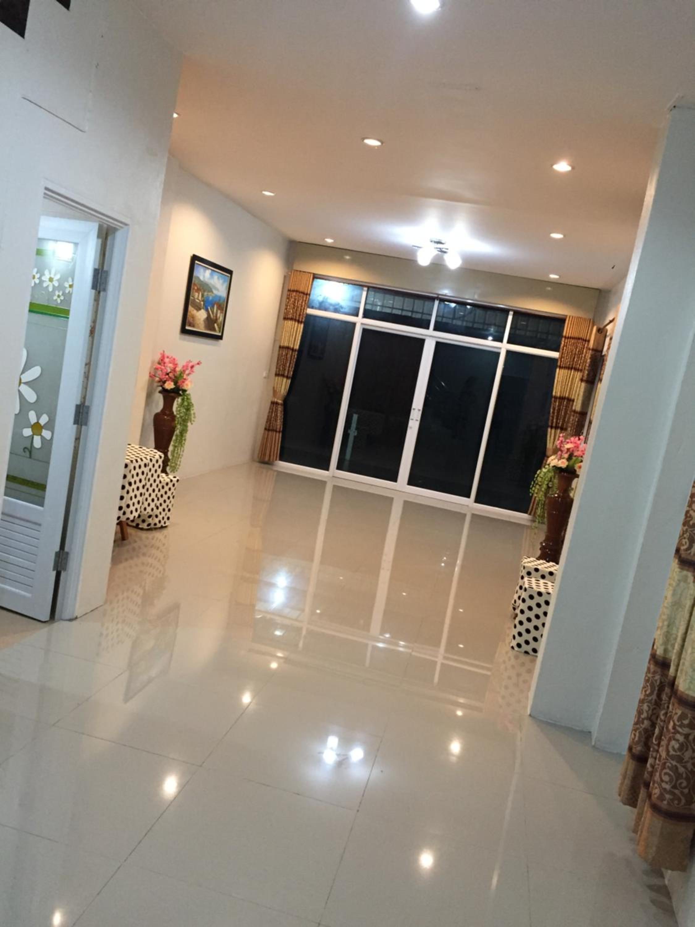 Apinsaya House