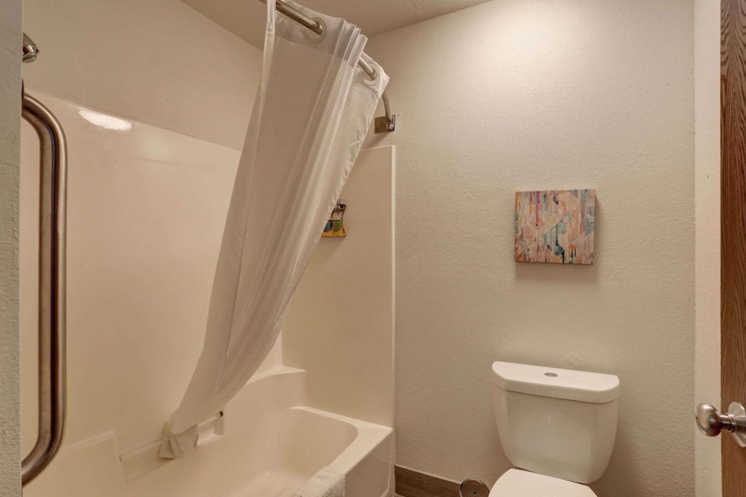 Pierre Vacations - Quality Inn Pierre-Fort Pierre - Property Image 11