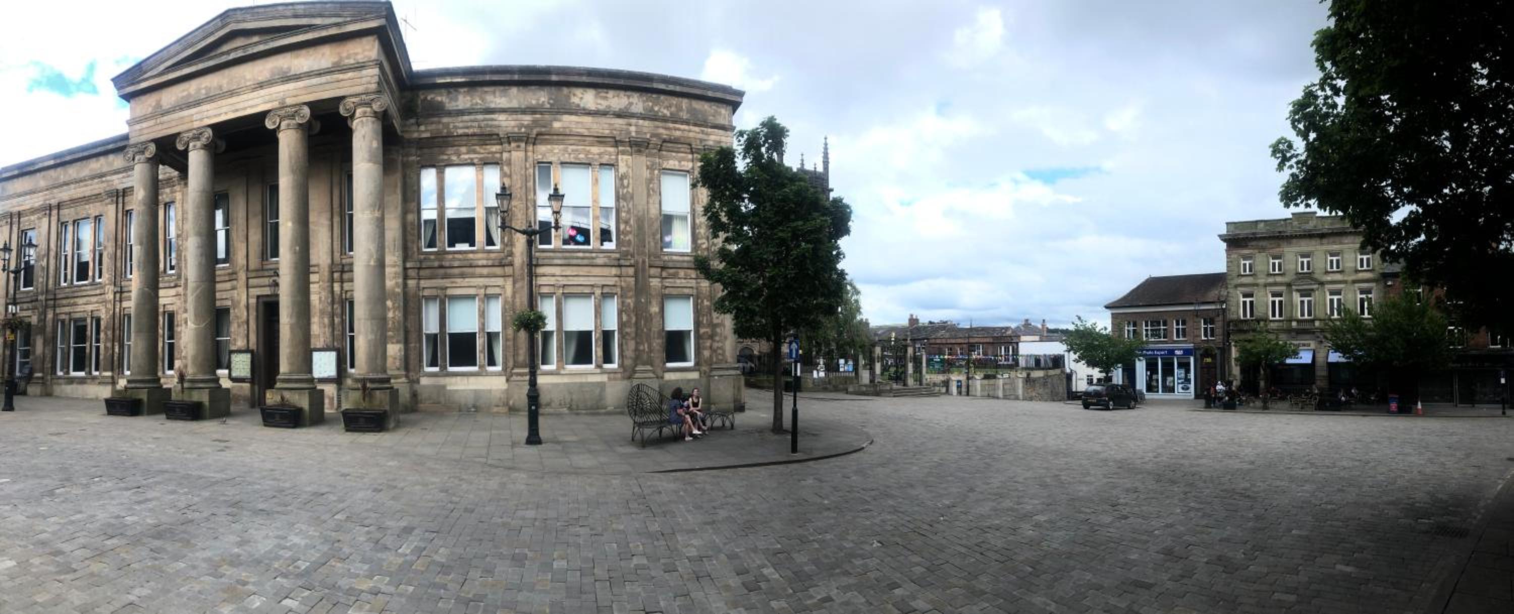 Market Square Grade II Listed Apartment view 5