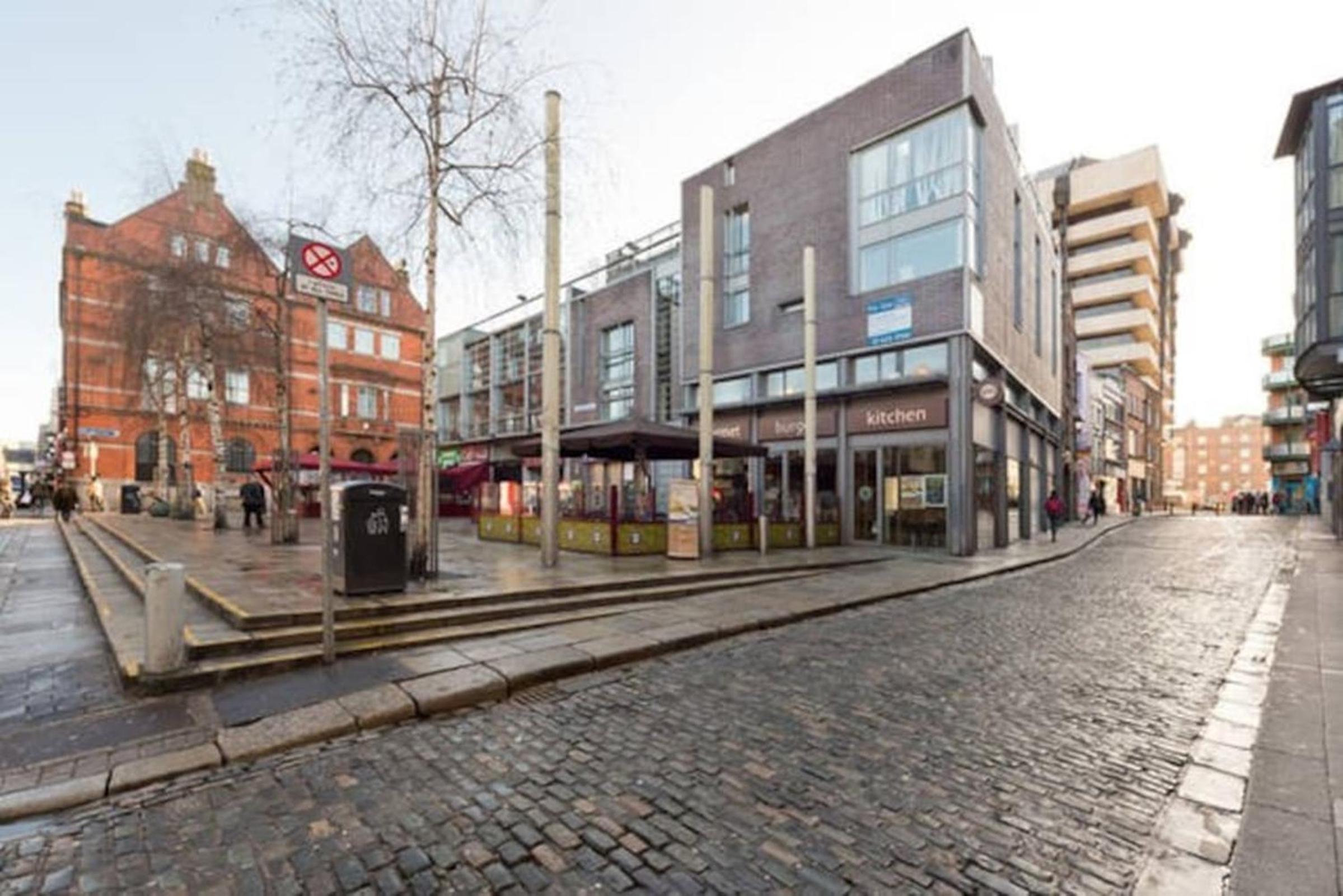 Stylish Soundproof Temple Bar Square
