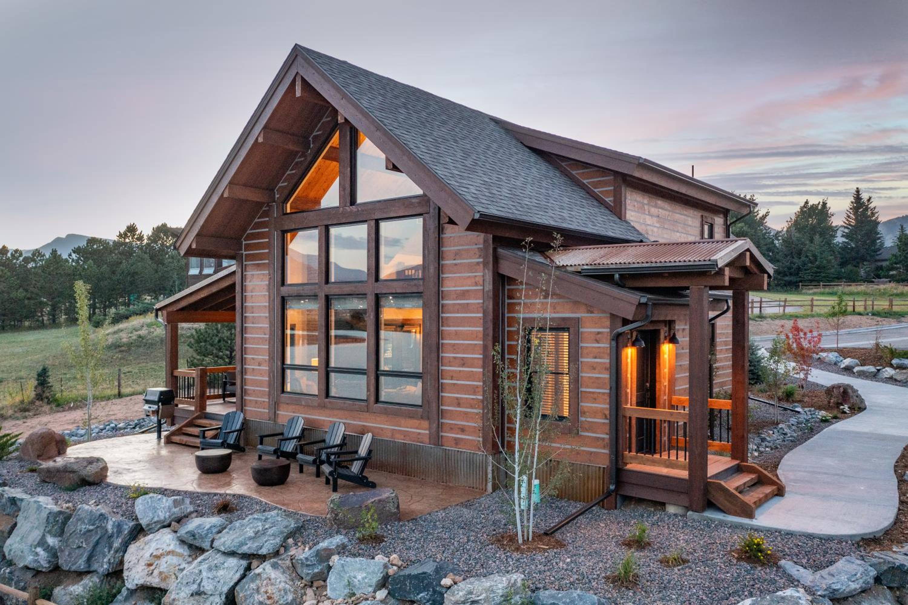 Private Lakefront Cabin - Two Large Patios, Jacuzzi, Indoor/Outdoor Fireplace
