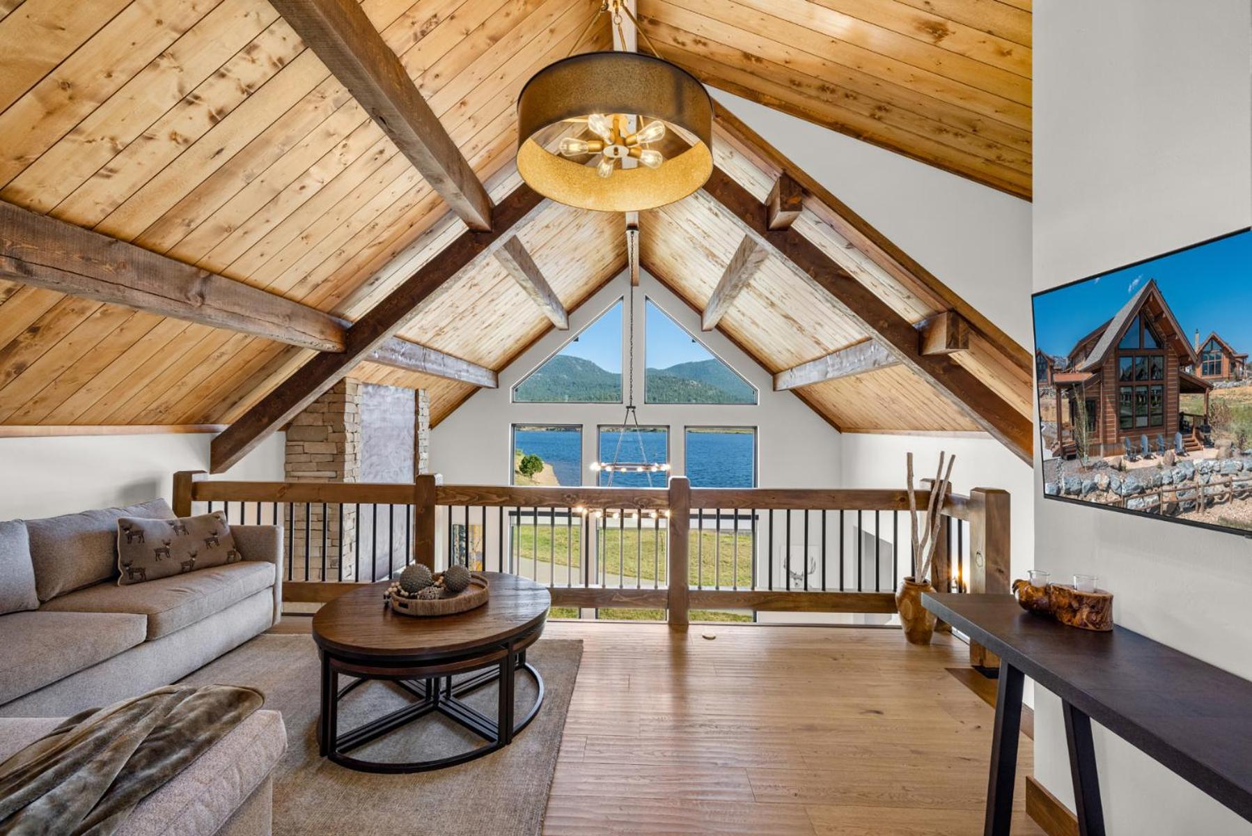 Anglers Paradise - Located on Lake Estes, Fireplace, Two Large Patios, and Private Jacuzzi view 5