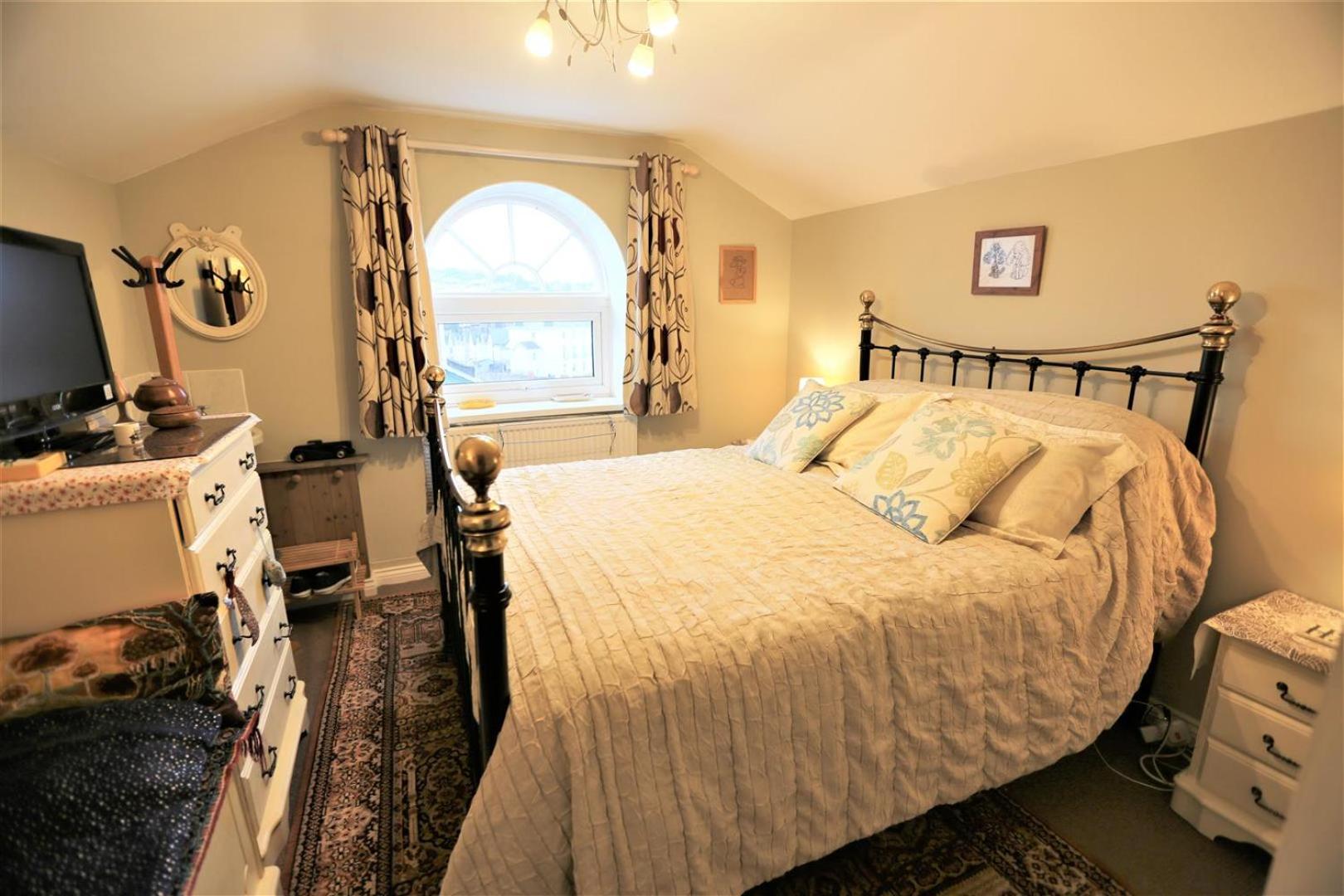 Ascot House Hotel