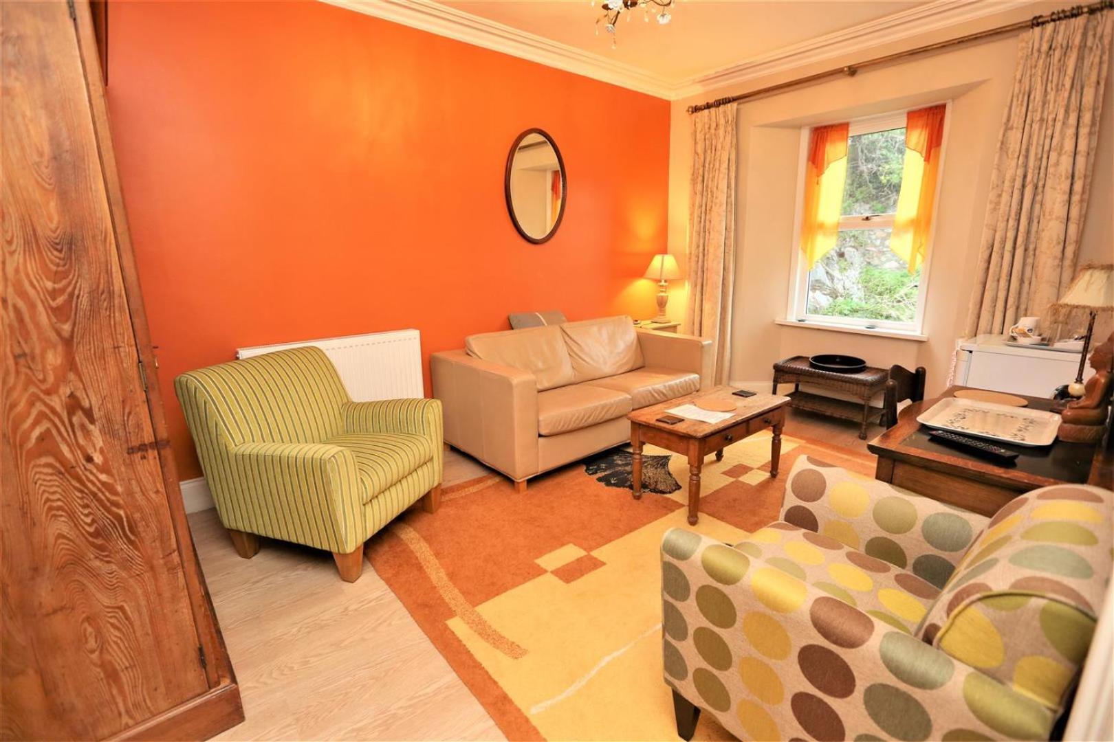 Ascot House Hotel