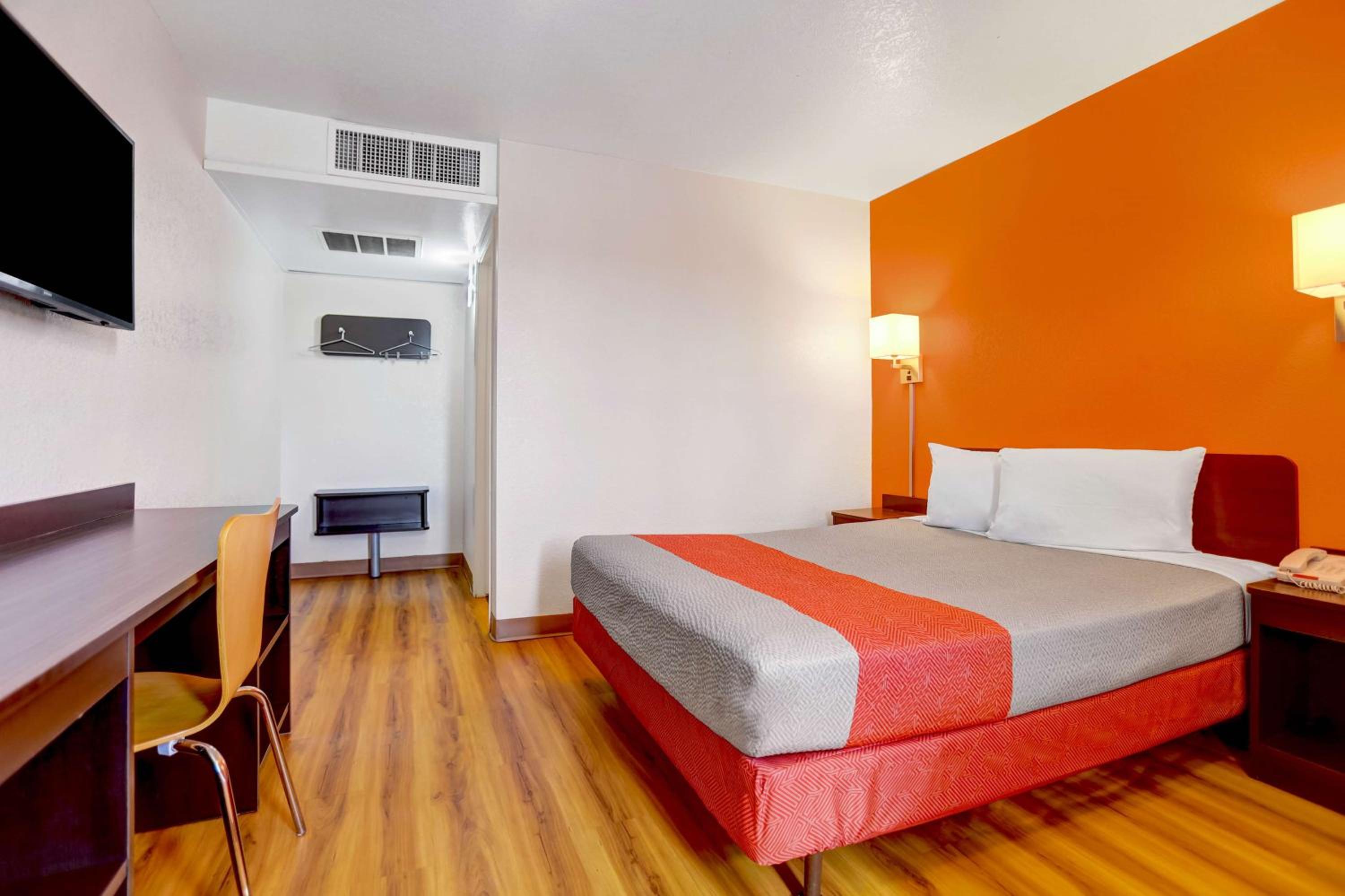 Grants Vacations - Motel 6-Grants, NM - Property Image 4