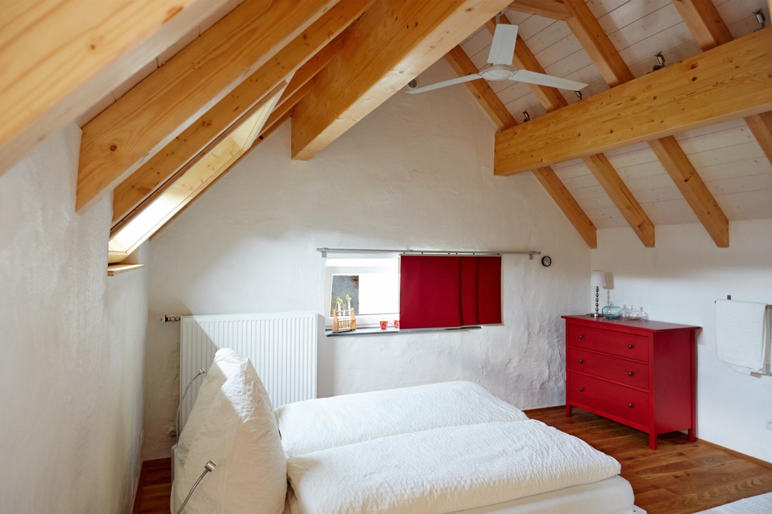 Rotes Bienenhaus