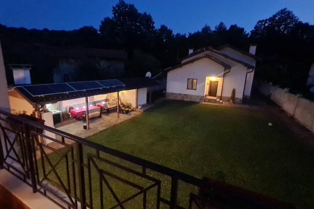 Двете къщи в планината