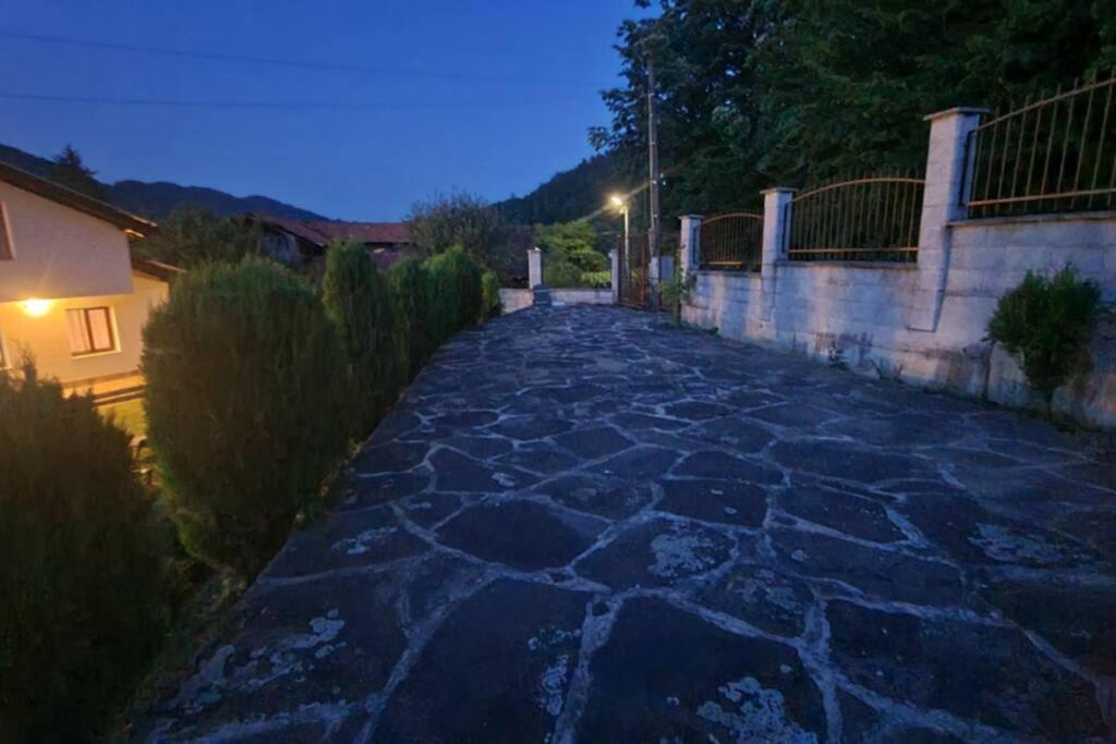 Двете къщи в планината