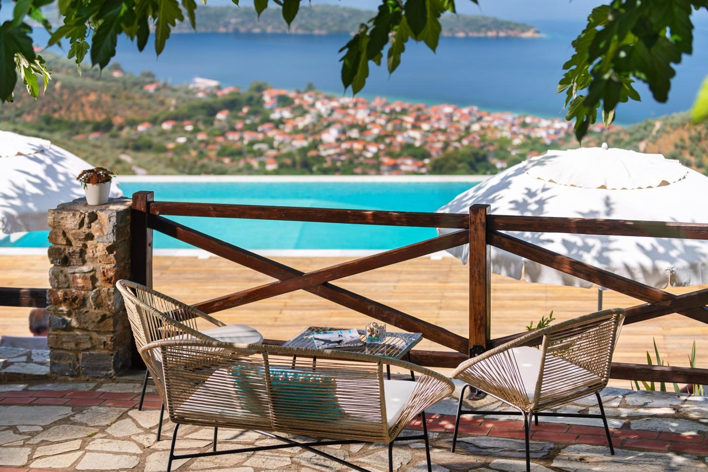 Esperos Suites & Villas