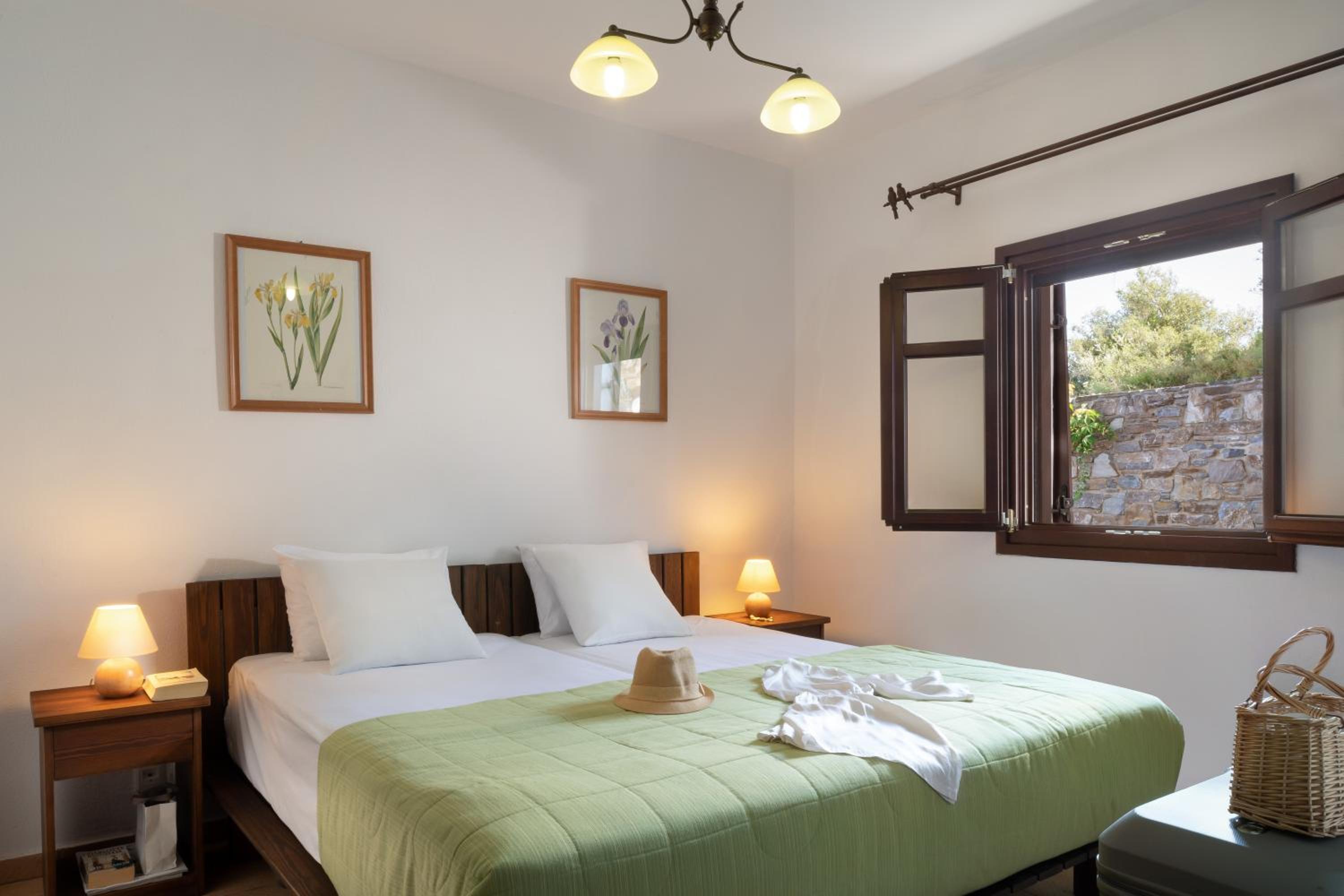 Esperos Suites & Villas