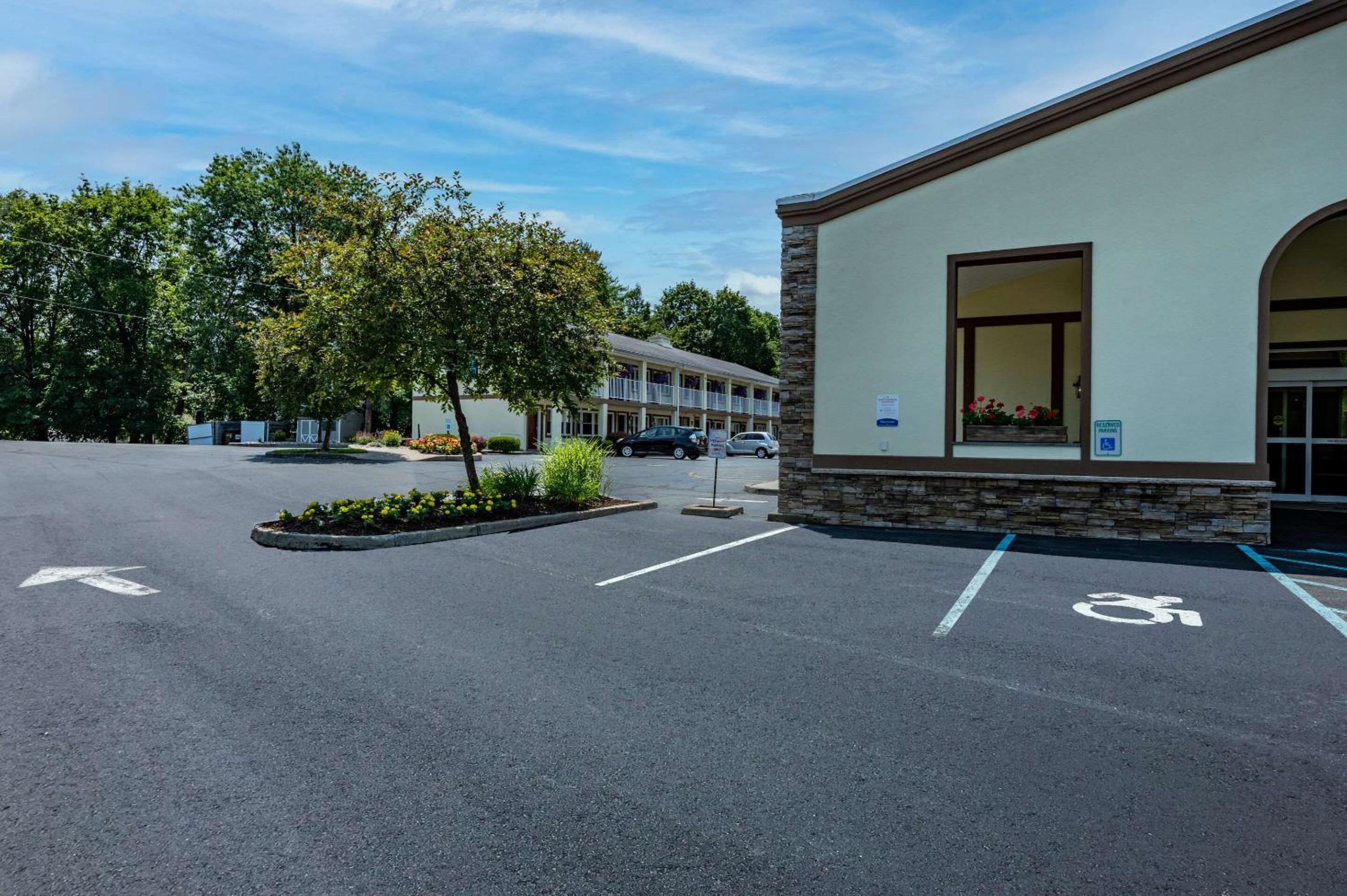 Poughkeepsie Vacations - Quality Inn Poughkeepsie - Property Image 60