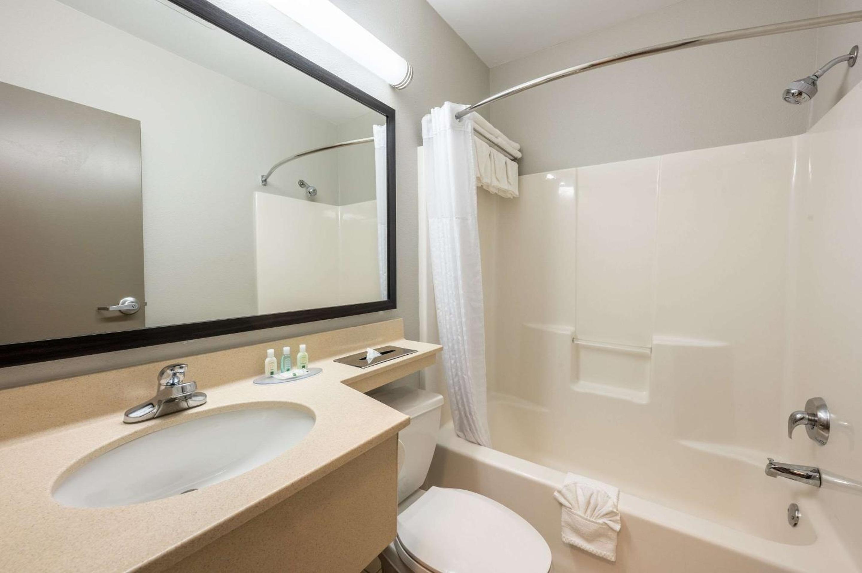 Poughkeepsie Vacations - Quality Inn Poughkeepsie - Property Image 51